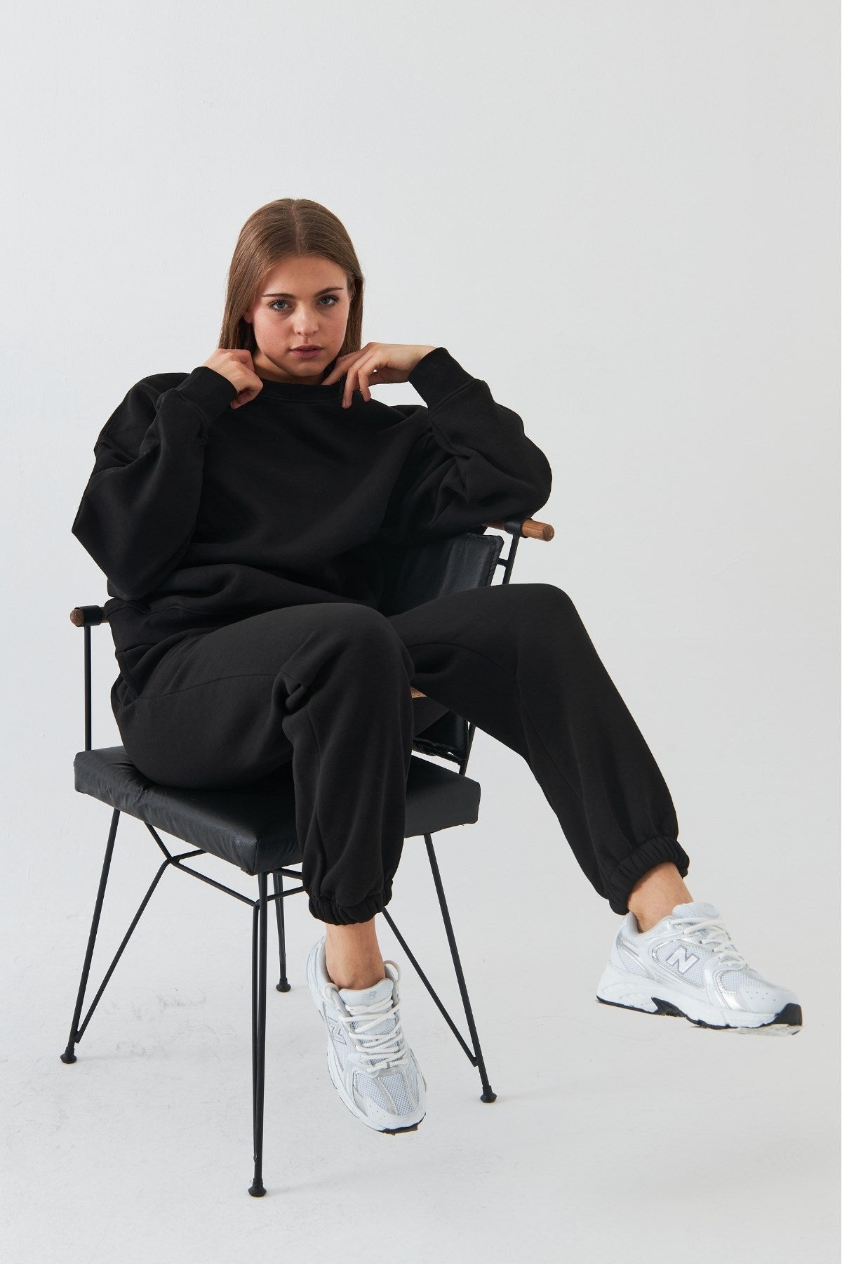 Unisex Oversize Eşofman Takımı Basic Siyah – Bisiklet Yaka, Lastikli Paça, 3 İplik Şardonlu Polar