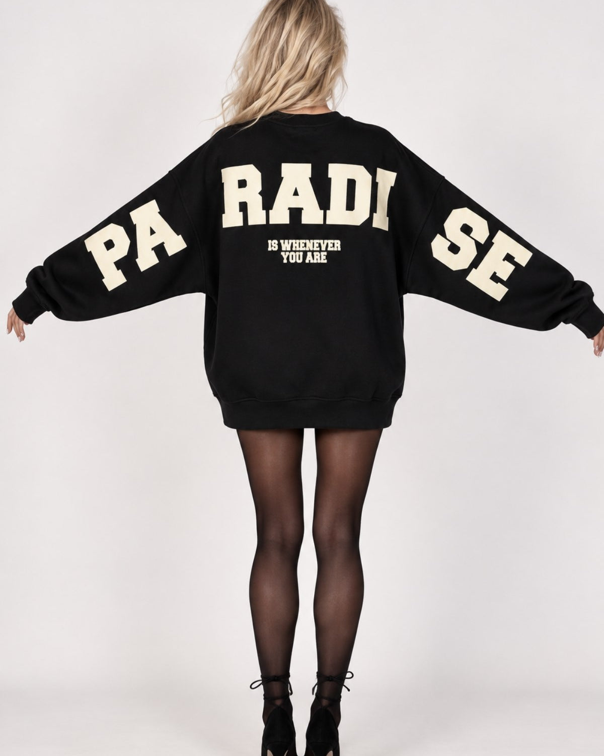 Kadın Oversize Sweatshirt Paradise Varsity Kabartma Baskılı Siyah – Bisiklet Yaka, 3 İplik Şardonlu Polar