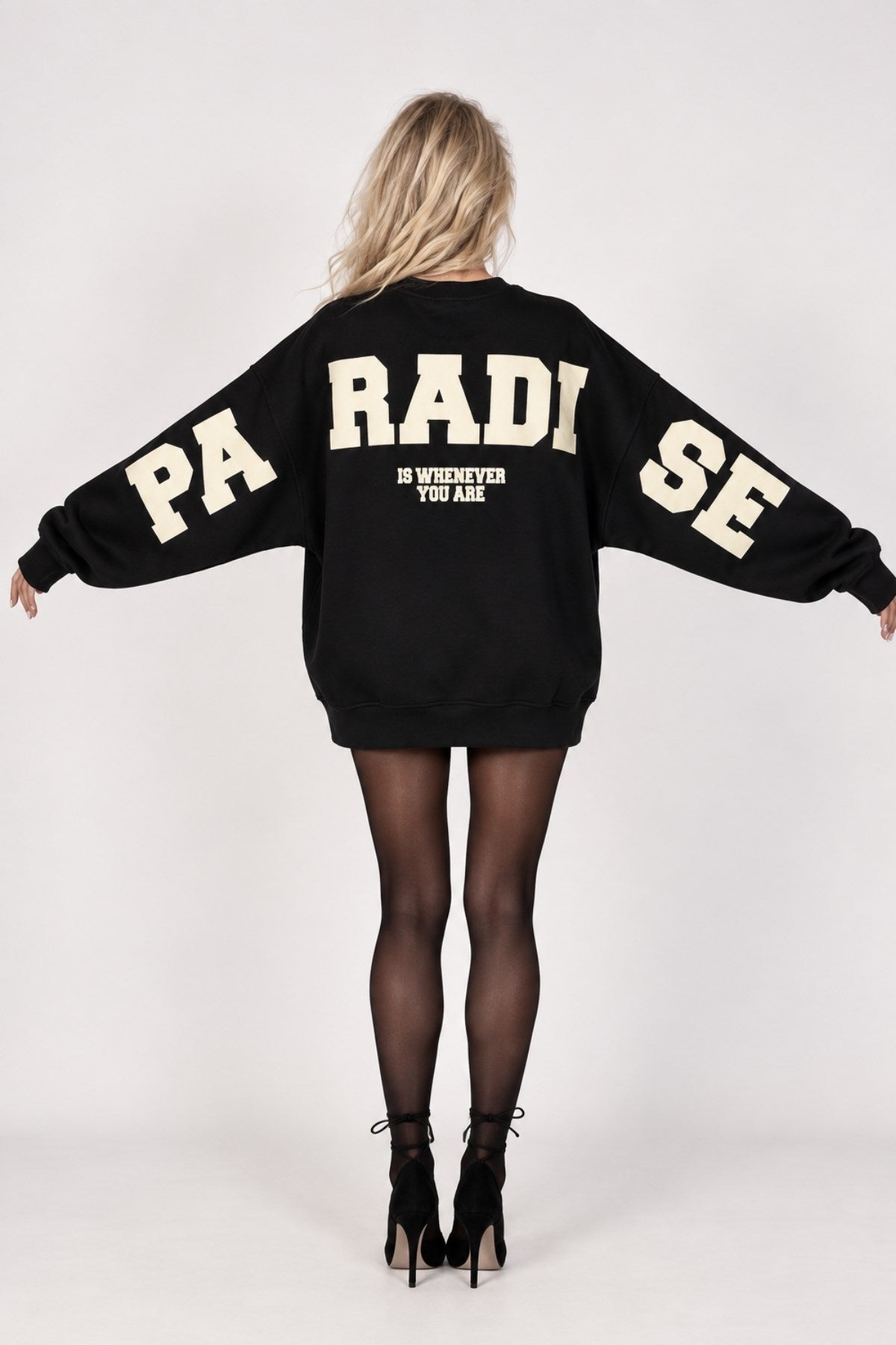 Kadın Oversize Sweatshirt Paradise Varsity Kabartma Baskılı Siyah – Bisiklet Yaka, 3 İplik Şardonlu Polar