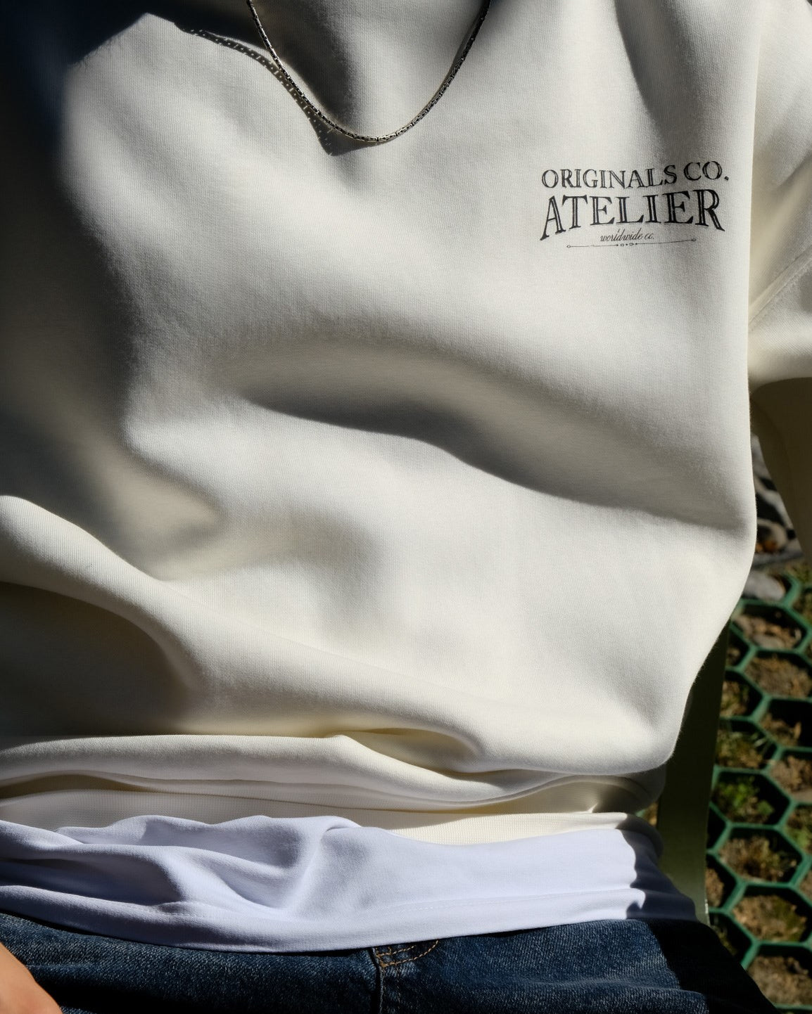 Unisex Oversize Sweatshirt Atelier Baskılı Beyaz – Bisiklet Yaka, 3 İplik Şardonlu Polar
