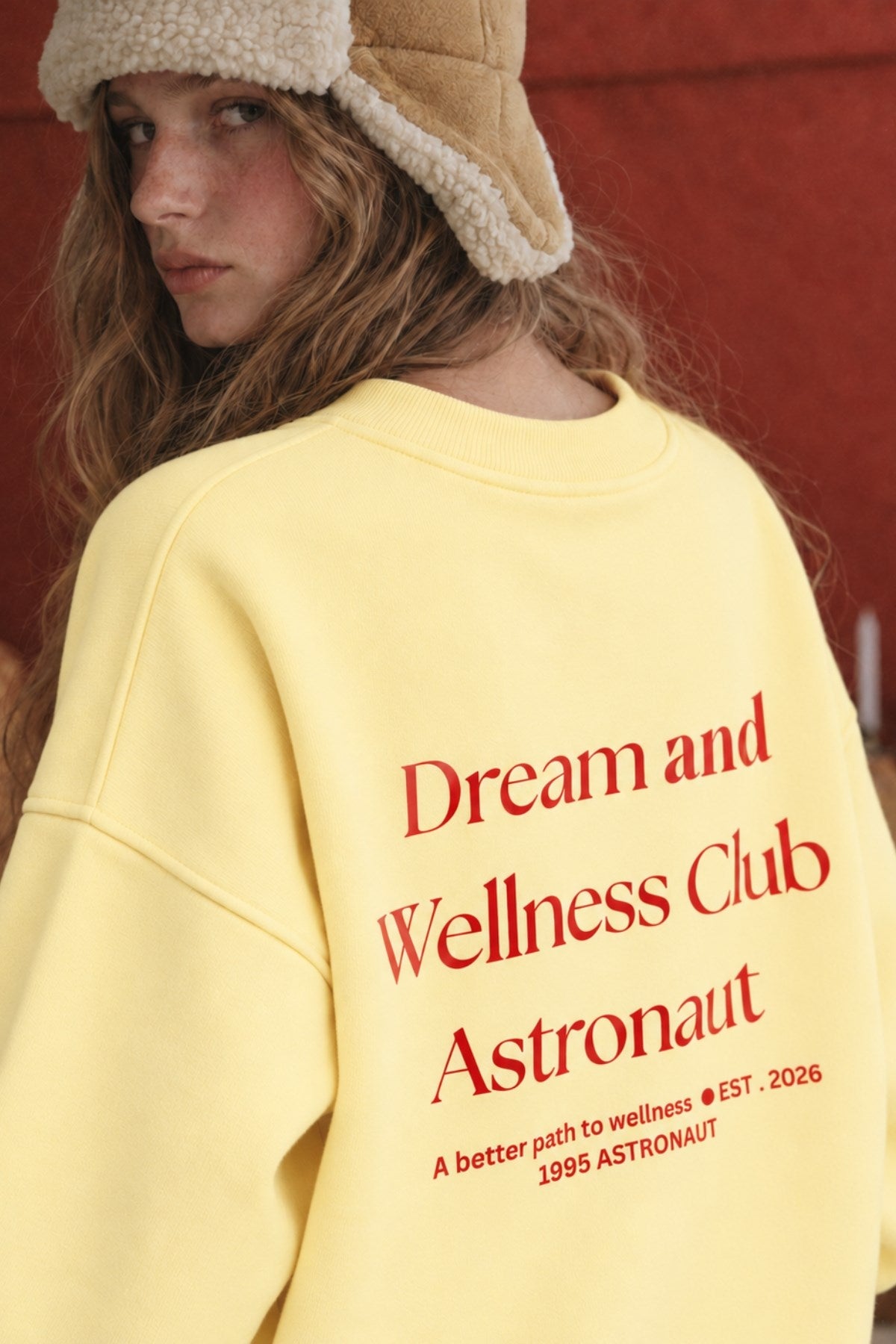 Kadın Oversize Sweatshirt Wellness Baskılı Sarı – Bisiklet Yaka, 3 İplik Şardonlu Polar, Düşük Omuz