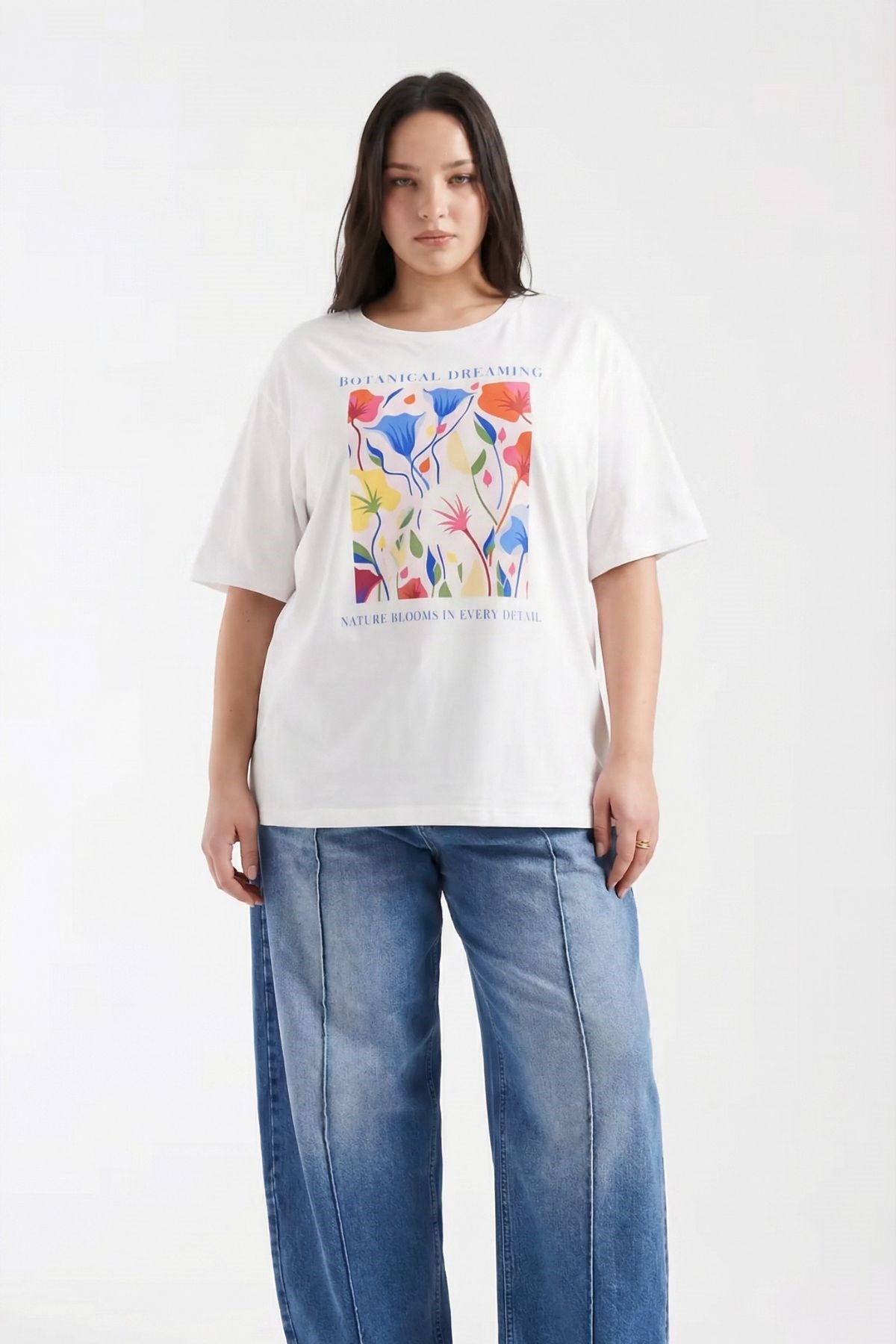 Kadın Double Oversize Tişört Botanical Dream Baskılı Beyaz – Bisiklet Yaka, Rahat Kalıp, %100 Pamuk