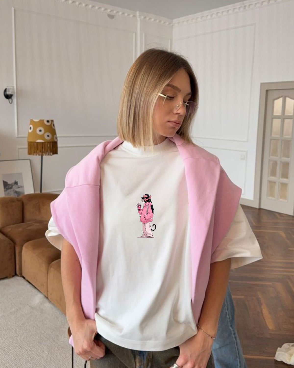 Kadın Oversize Tişört Pink Kitty Club Baskılı Beyaz – Bisiklet Yaka, Rahat Kalıp, %100 Pamuk
