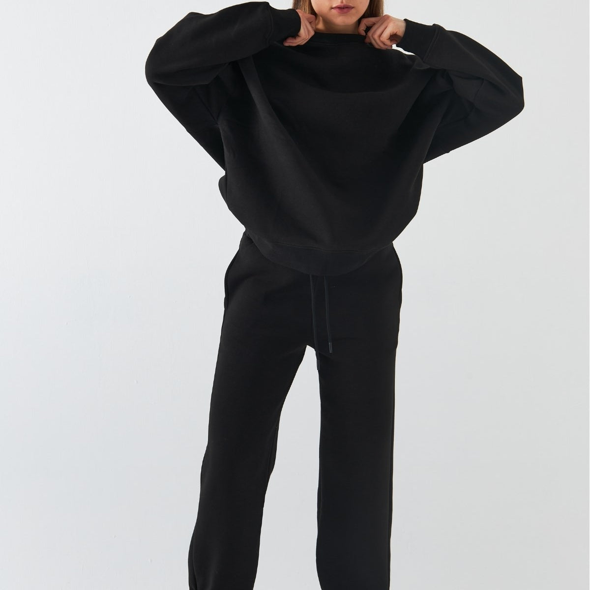 Unisex Oversize Eşofman Takımı Basic Siyah – Bisiklet Yaka, Lastikli Paça, 3 İplik Şardonlu Polar
