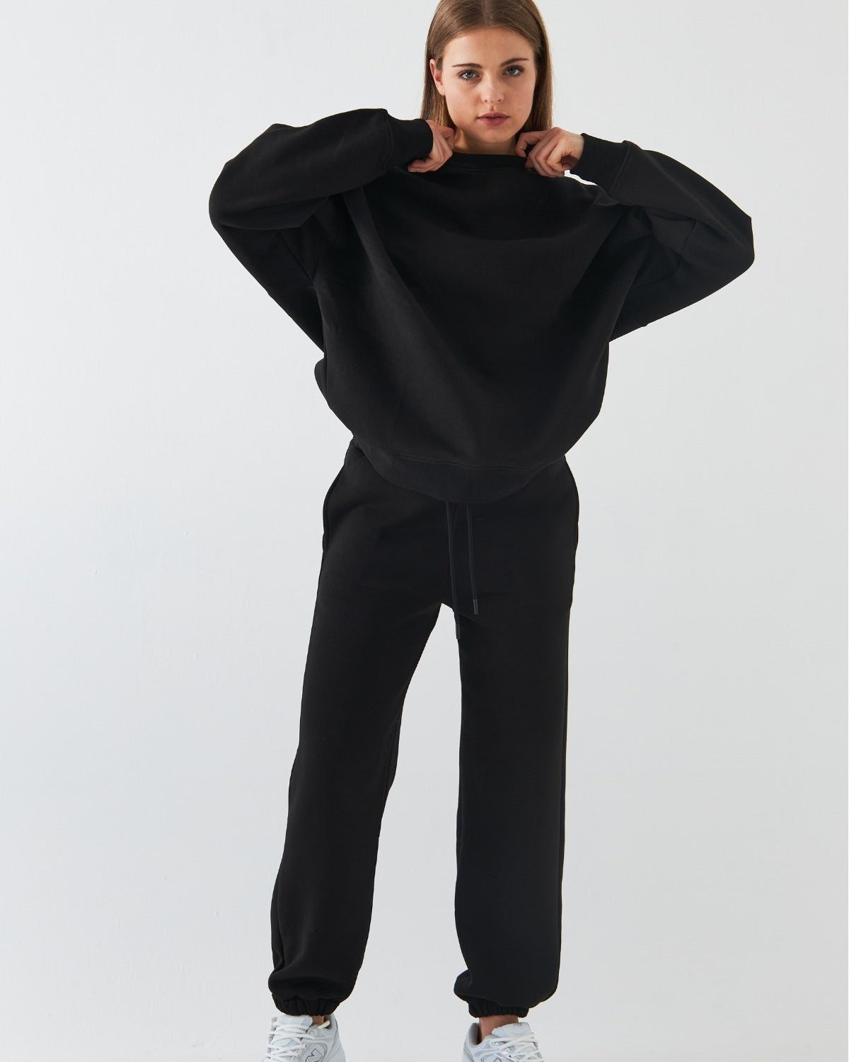 Unisex Oversize Eşofman Takımı Basic Siyah – Bisiklet Yaka, Lastikli Paça, 3 İplik Şardonlu Polar