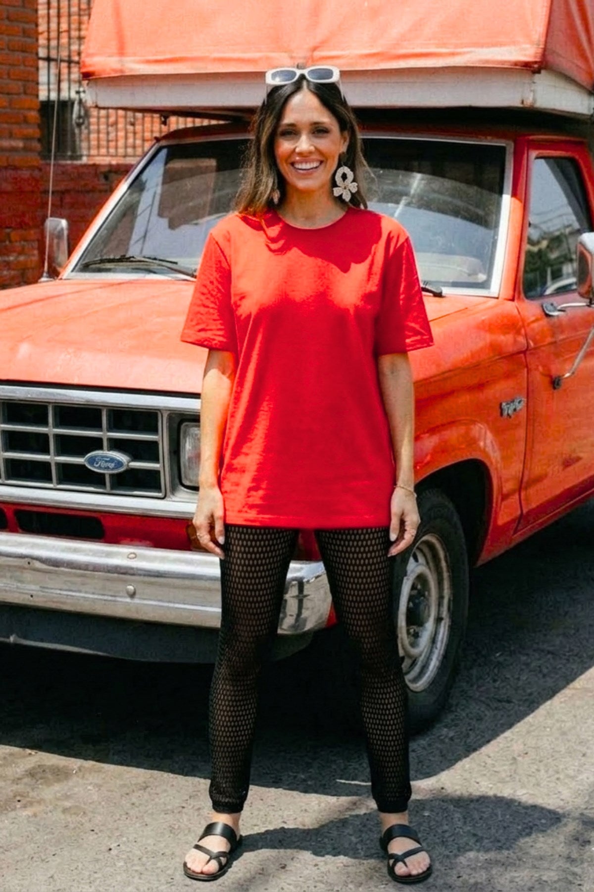 Kadın Oversize Basic Tişört Kırmızı – Bisiklet Yaka, Rahat Kalıp, Yazılık, %100 Pamuk