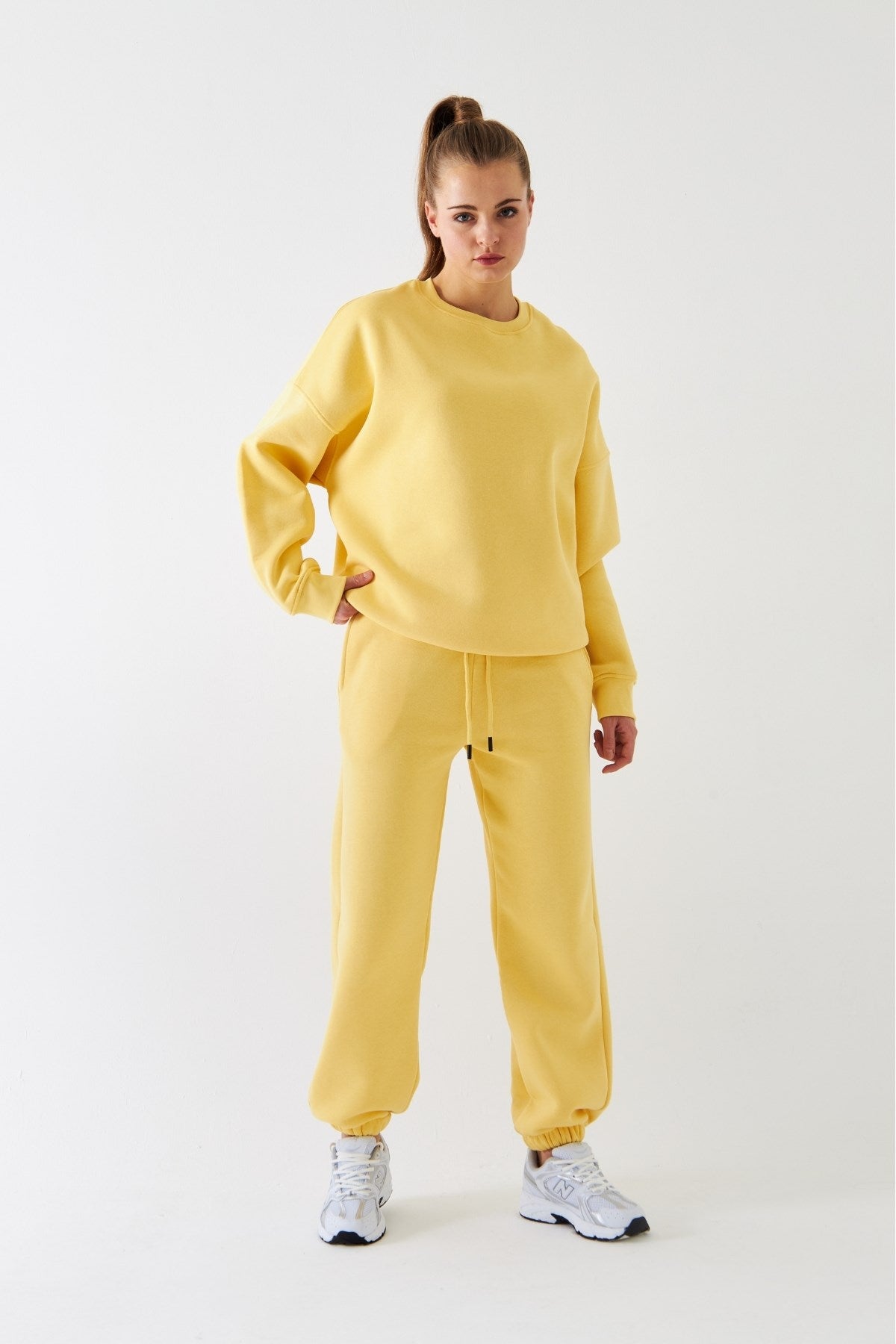 Unisex Oversize Eşofman Takımı Basic Sarı – Bisiklet Yaka, Lastikli Paça, 3 İplik Şardonlu Polar