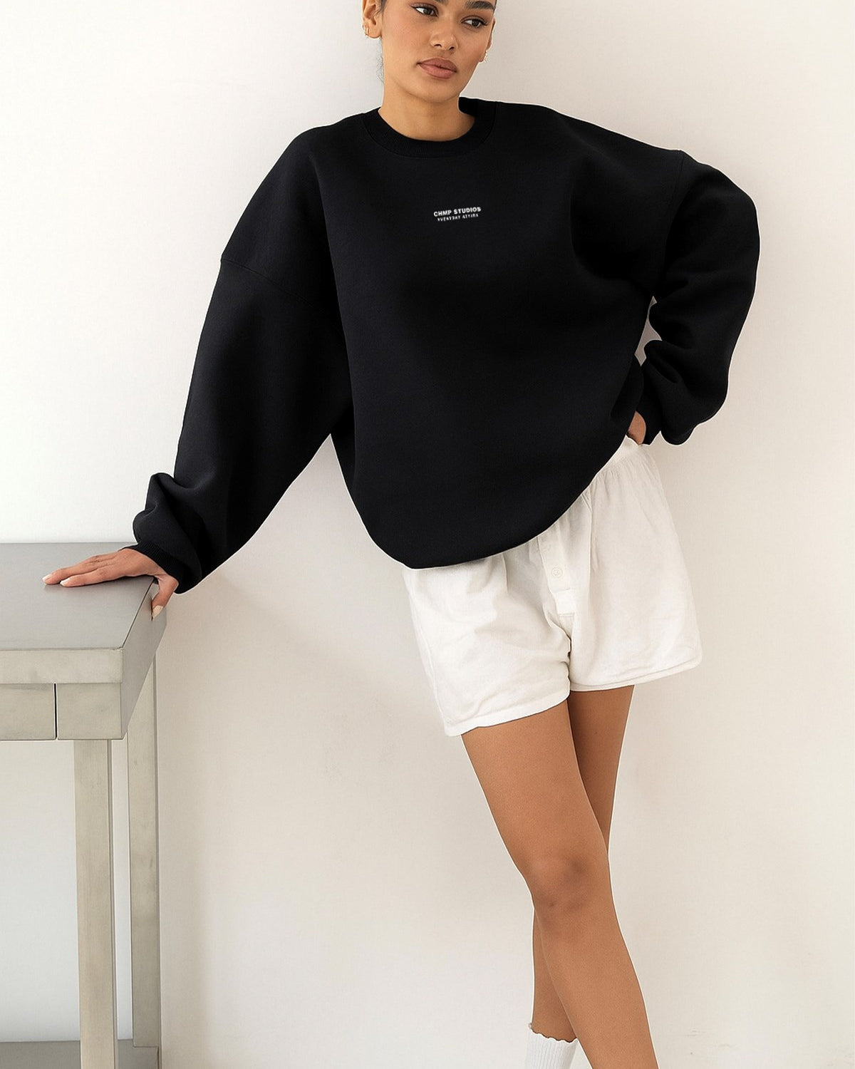 Kadın Oversize Sweatshirt CHMP STUDIOS Siyah – Bisiklet Yaka, 3 İplik Şardounlu Polar