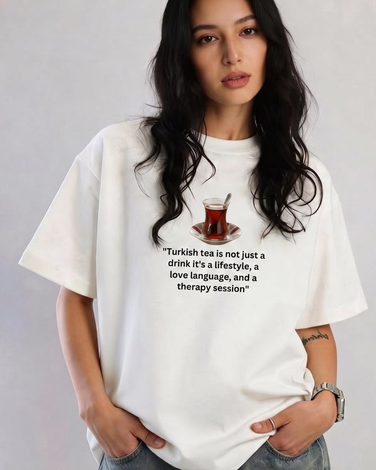 Kadın Oversize Tişört Çay Therapy Baskılı Beyaz – Bisiklet Yaka, Rahat Kalıp, %100 Pamuk