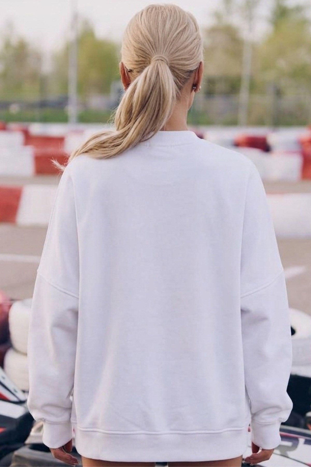 Kadın Oversize Sweatshirt 90’s Girl Baskılı Beyaz – Bisiklet Yaka, 3 İplik Şardonlu Polar