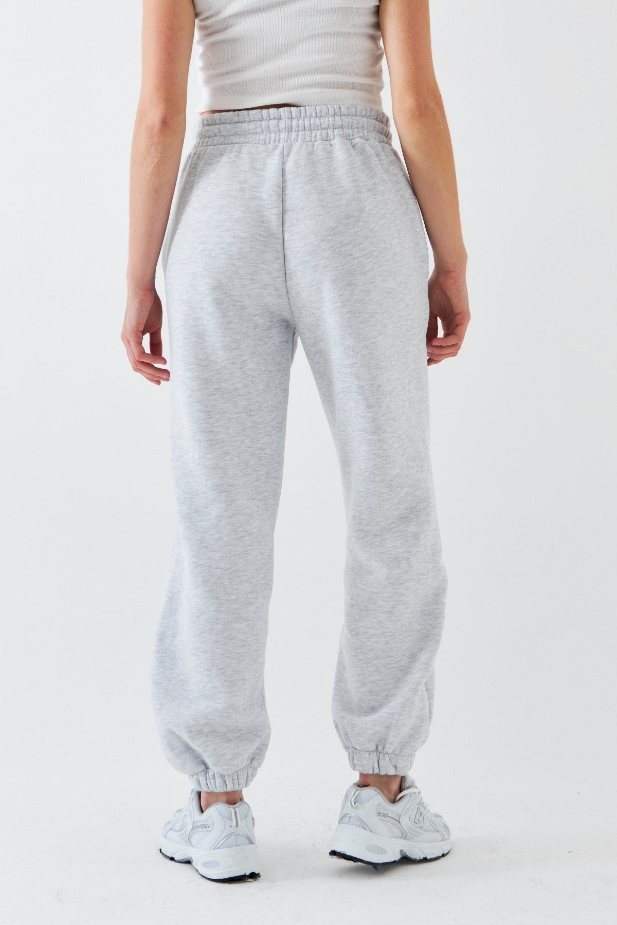 Oversize Unisex Eşofman Altı Gri Melanj – 3 İplik Şardonlu, Paça-Bel Lastikli, Cepli, Rahat Kesim