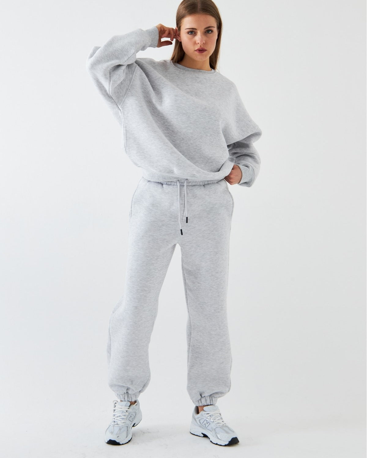 Unisex Oversize Eşofman Takımı Basic Gri – Bisiklet Yaka, Lastikli Paça, 3 İplik Şardonlu Polar