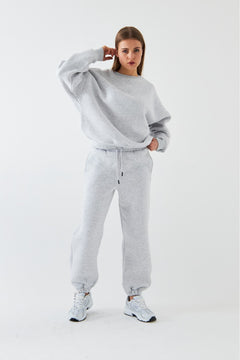 Unisex Oversize Eşofman Takımı Basic Gri – Bisiklet Yaka, Lastikli Paça, 3 İplik Şardonlu Polar