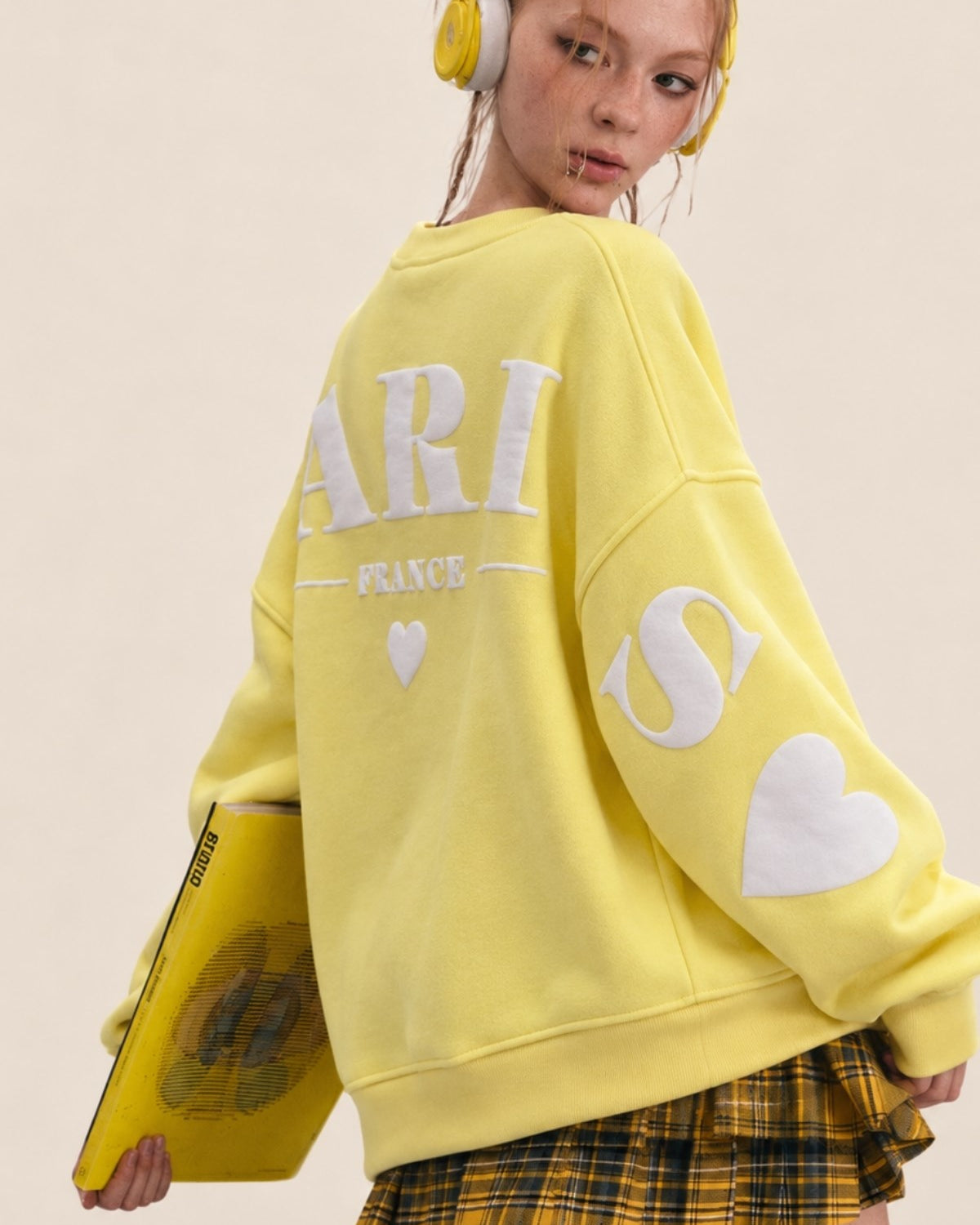 Kadın Oversize Sweatshirt Paris 3D Baskılı Sarı – Bisiklet Yaka, Kol ve Sırt Baskılı, 3 İplik