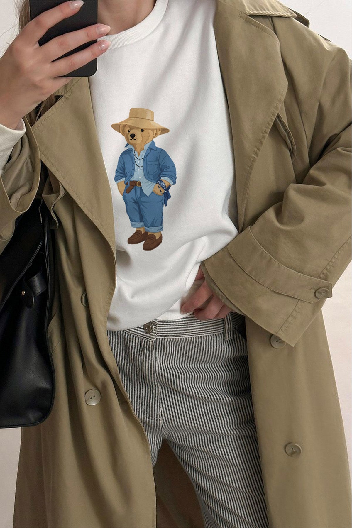 Kadın Oversize Sweatshirt Ranch Bear Baskılı Beyaz – Bisiklet Yaka, 3 İplik Şardonlu Polar