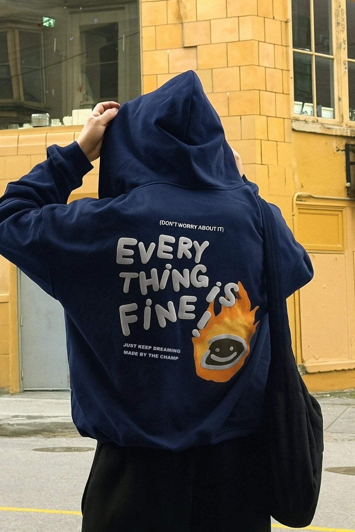  Every Thing Is Fine Baskılı Unisex Lacivert Kapüşonlu Sweatshirt – 3 İplik Şardonlu Kumaş