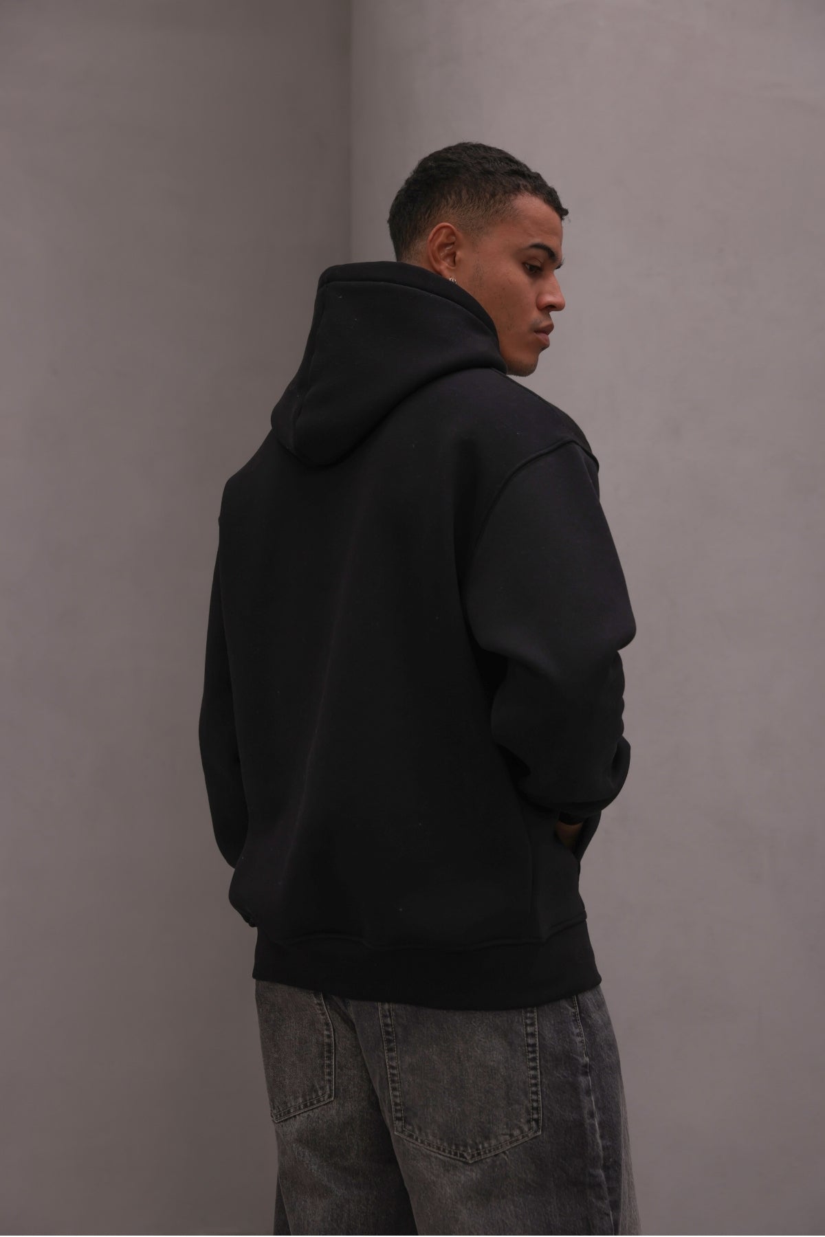 Erkek Oversize Sweatshirt Hoodie Basic Siyah – Kapüşonlu, 3 İplik Polar, Kanguru Cepli