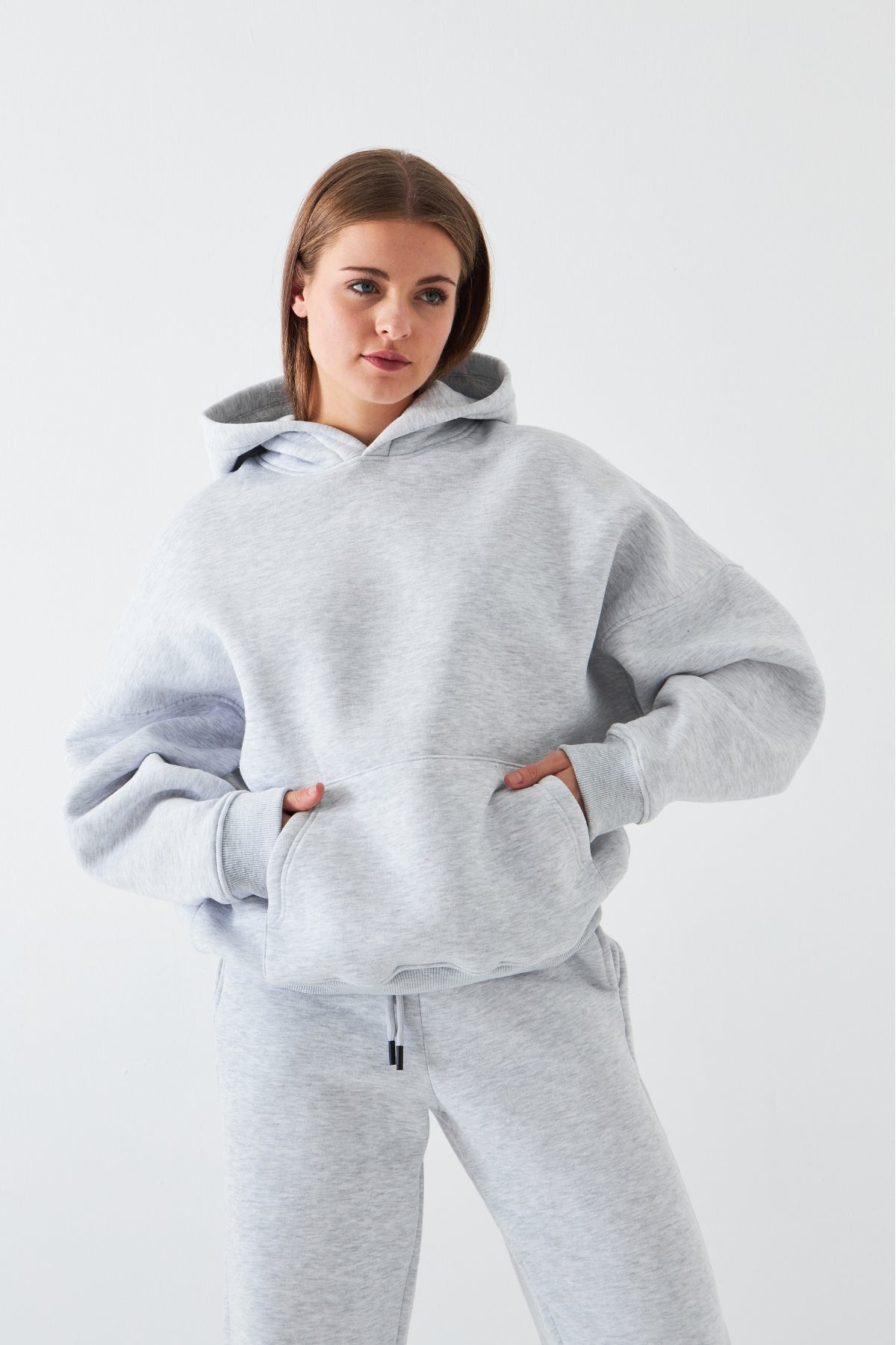 Oversize Unisex Eşofman Takımı Gri – Basic, 3 İplik Şardonlu Polar; Kapüşonlu Üst, Lastikli Alt