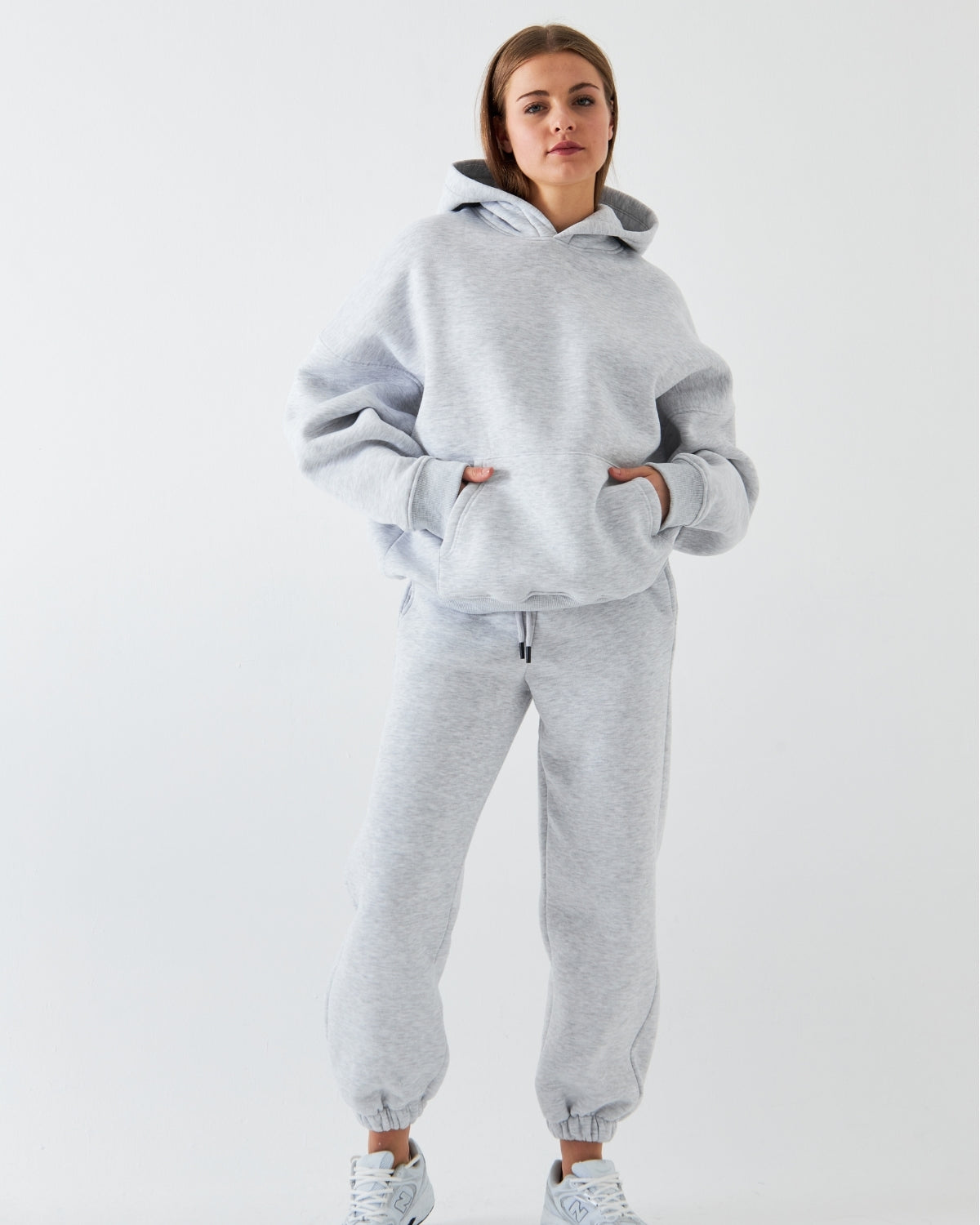 Oversize Unisex Eşofman Takımı Gri – Basic, 3 İplik Şardonlu Polar; Kapüşonlu Üst, Lastikli Alt