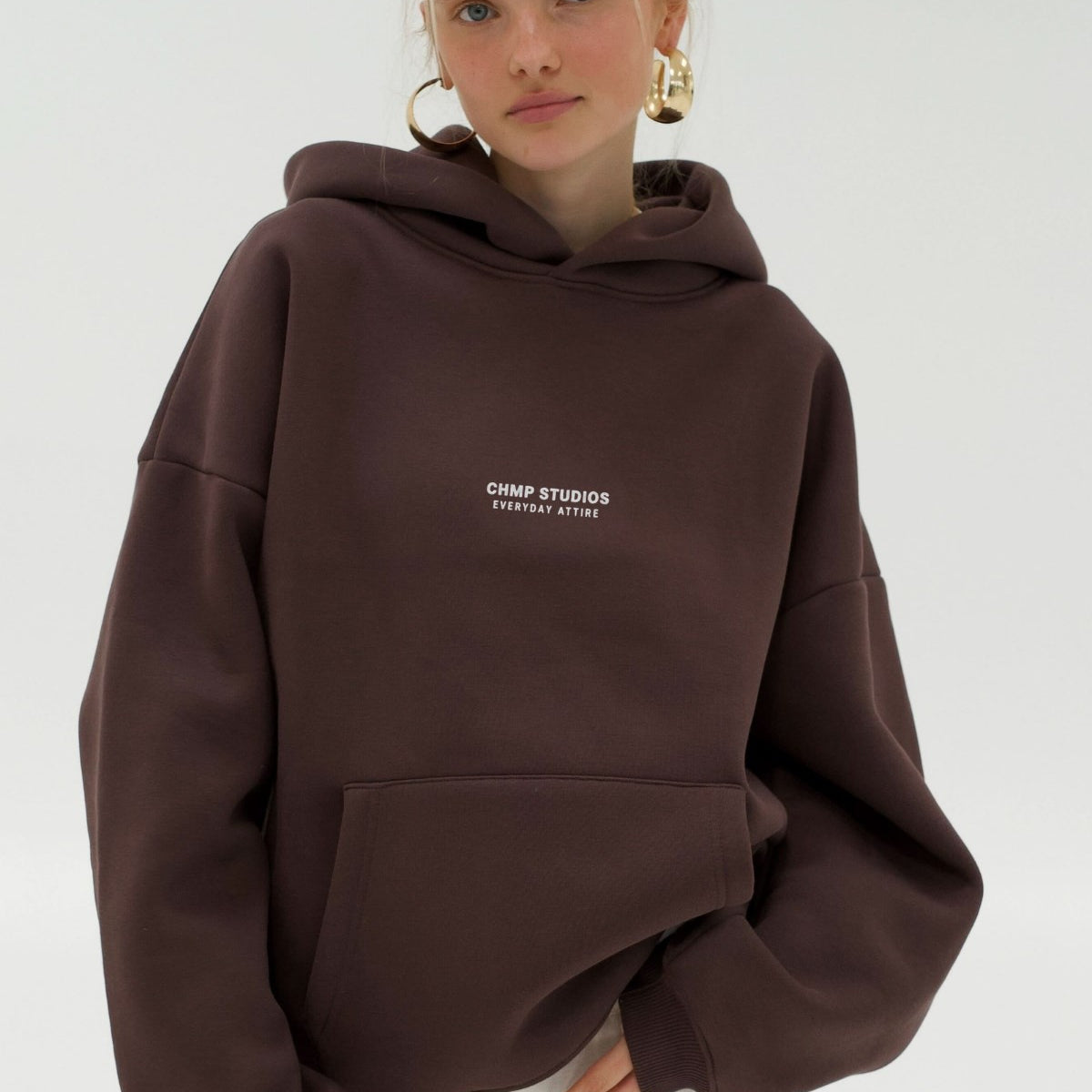 Kadın Oversize Sweatshirt Hoodie CHMP SUDIOS Kahverengi – Kapüşonlu, 3 İplik , Kanguru Cepli