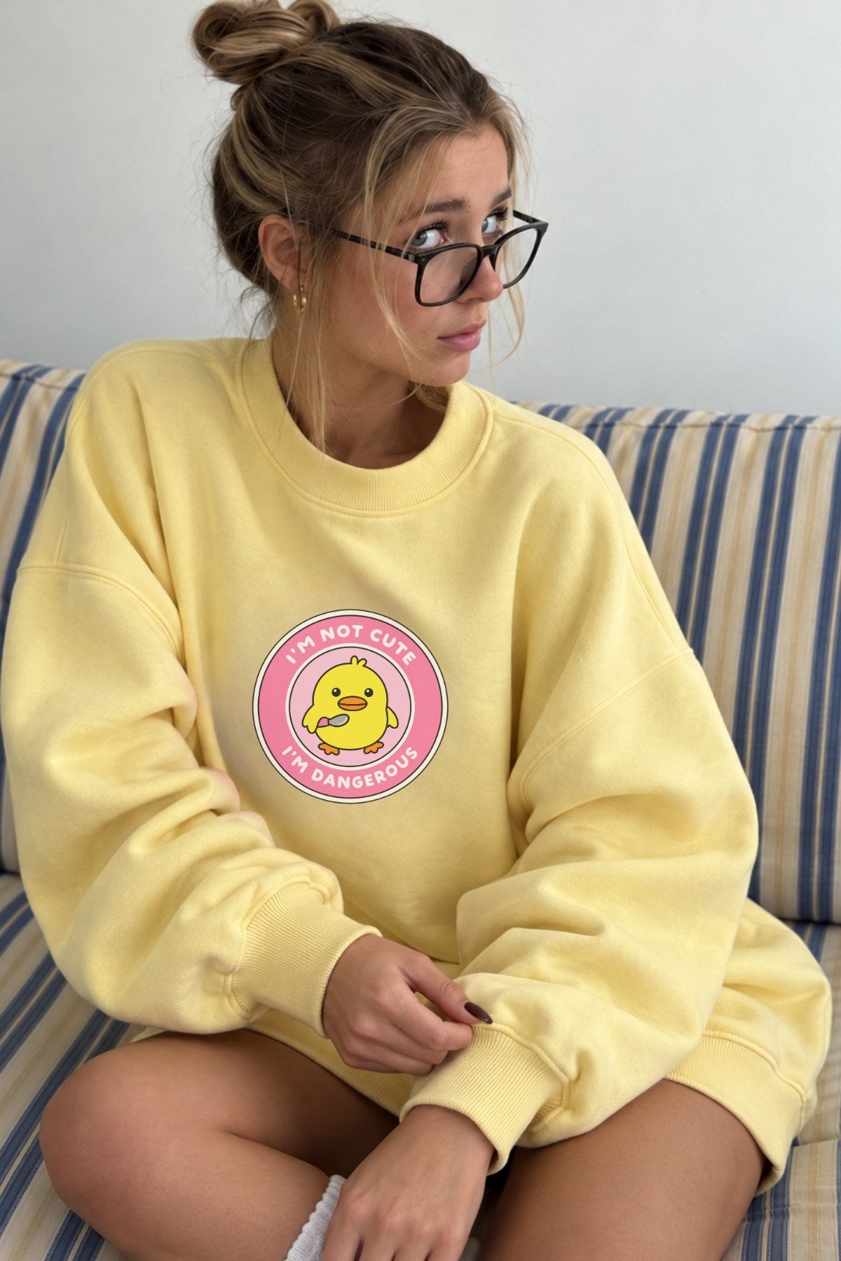 Kadın Oversize Sweatshirt Elbise Dangerous Chick Baskılı Sarı – Uzun Boy, 3 İplik Şardonlu Polar
