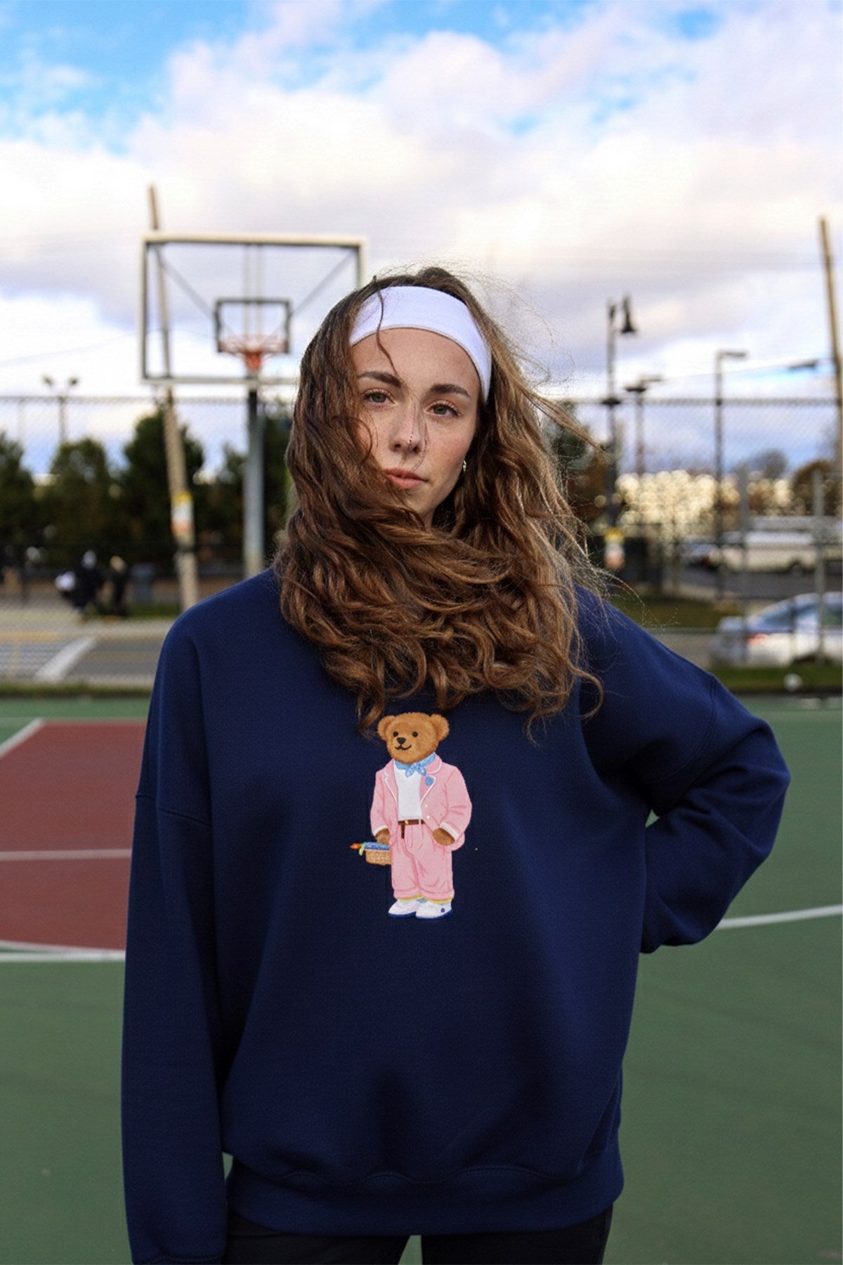 Kadın Oversize Sweatshirt Pink Suit Bear 3D Baskılı Lacivert – Bisiklet Yaka, 3 İplik Şardonlu Polar