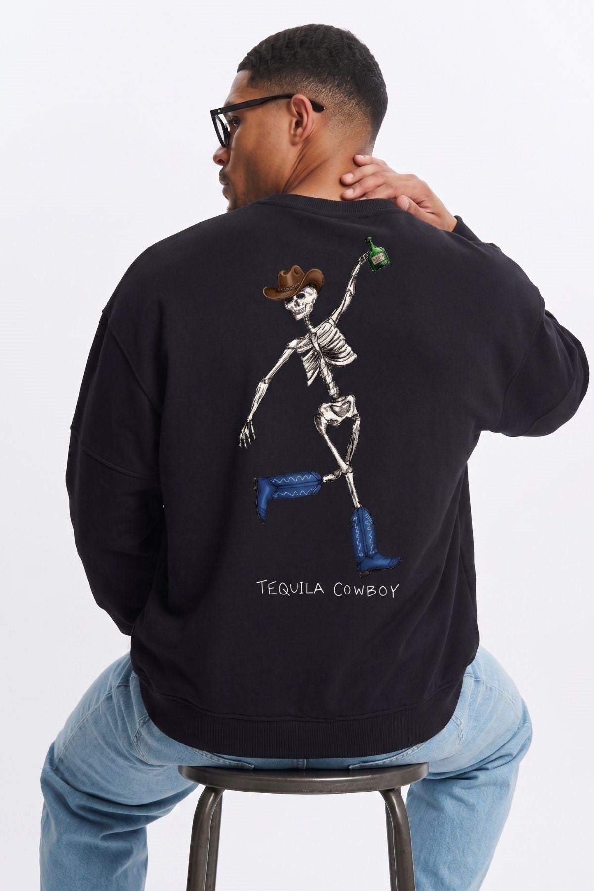 Erkek Oversize Sweatshirt Western Spirit Baskılı Siyah – Bisiklet Yaka, 3 İplik Şardonlu Polar