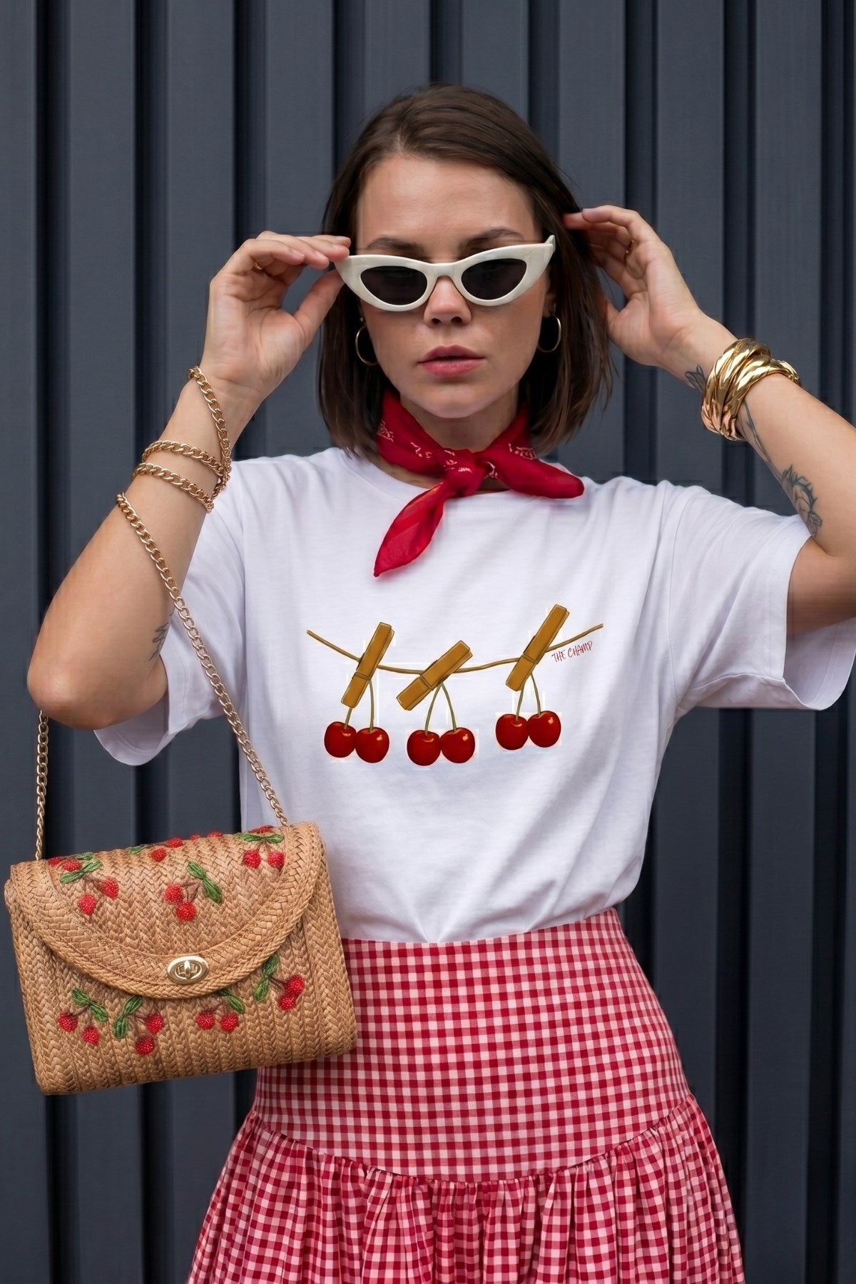 Kadın Oversize Tişört Cherry Mood Baskılı Beyaz – Bisiklet Yaka, Rahat Kalıp, %100 Pamuk