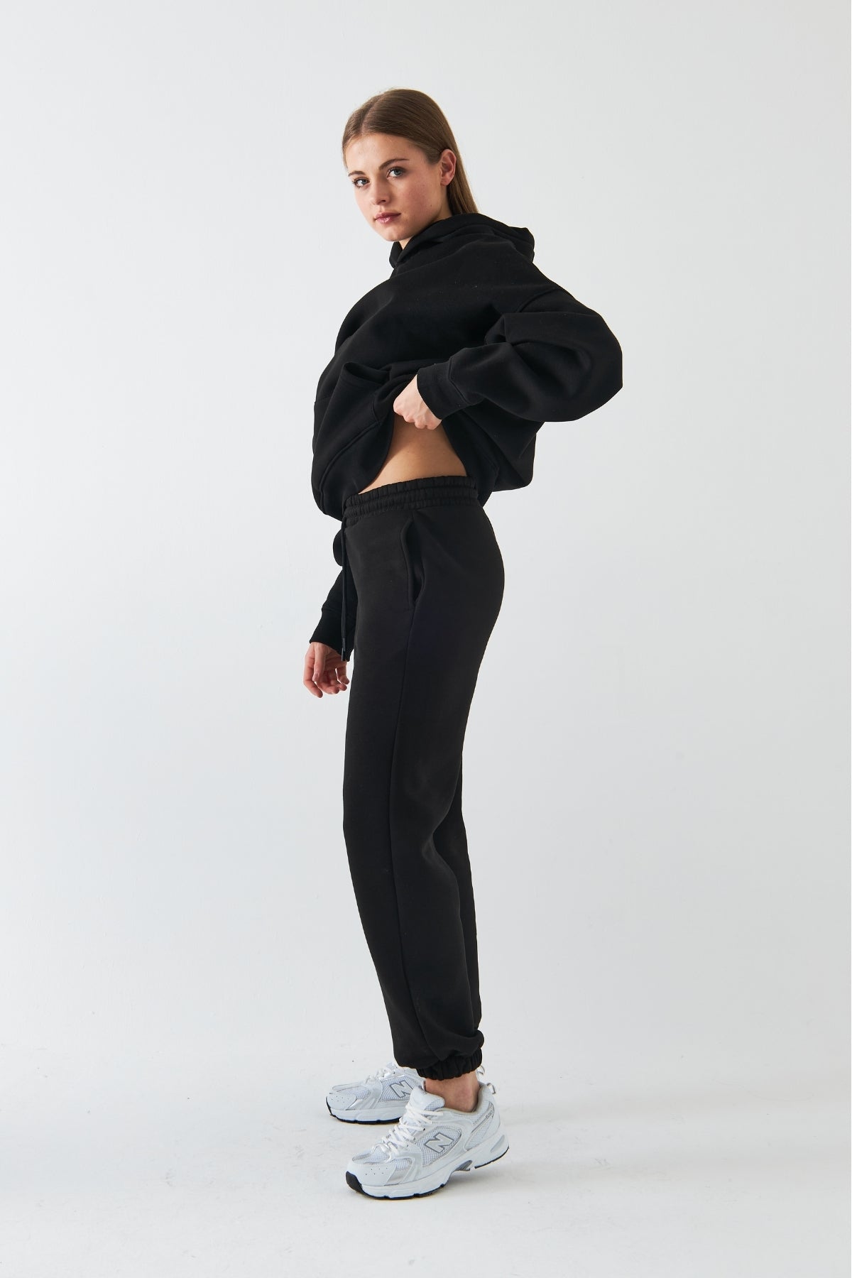 Oversize Unisex Eşofman Takımı Siyah – Basic, 3 İplik Şardonlu Polar; Kapüşonlu Üst, Lastikli Alt