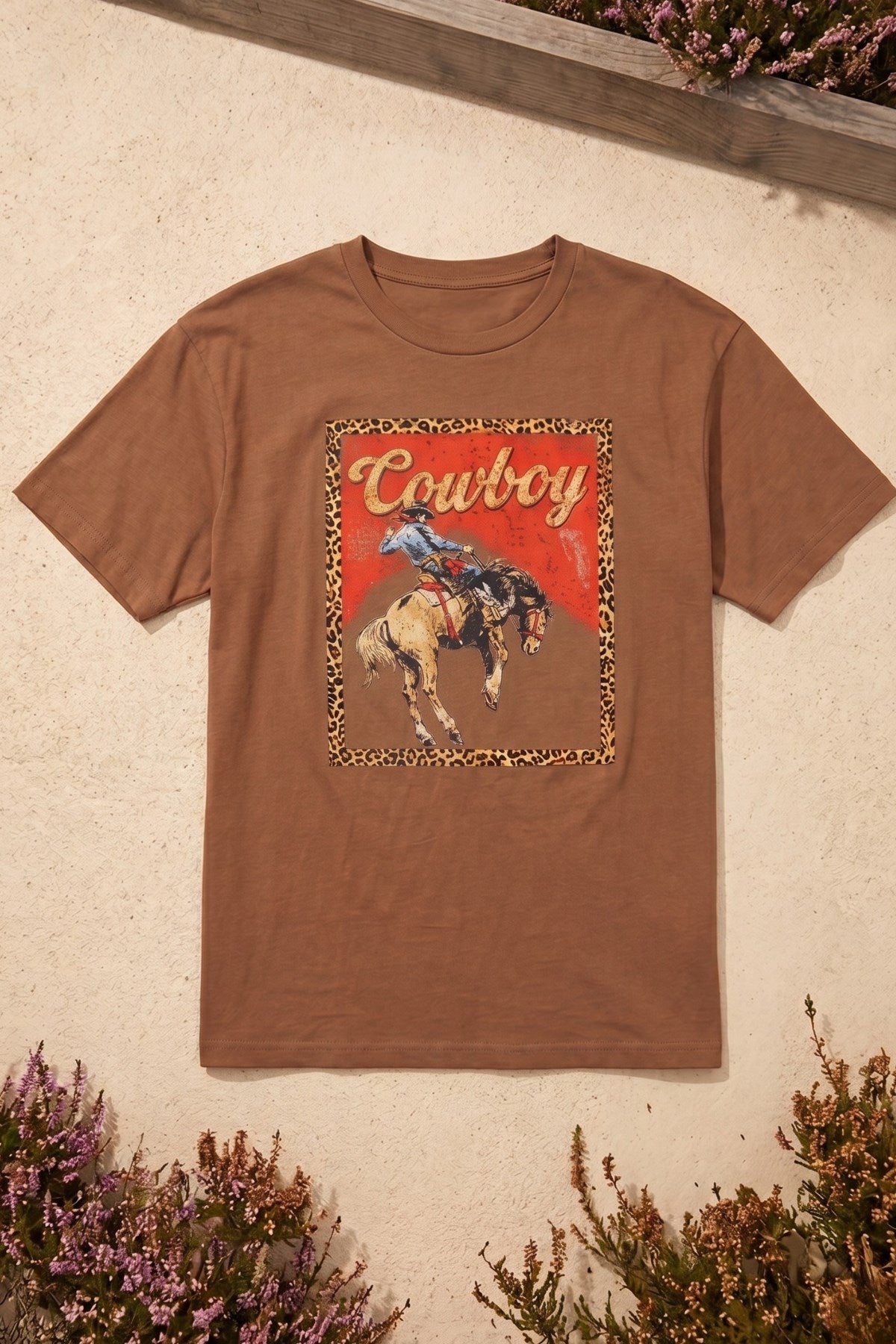 Kadın Oversize Tişört Western Rush Baskılı Kahverengi – Bisiklet Yaka, Rahat Kalıp, %100 Pamuk