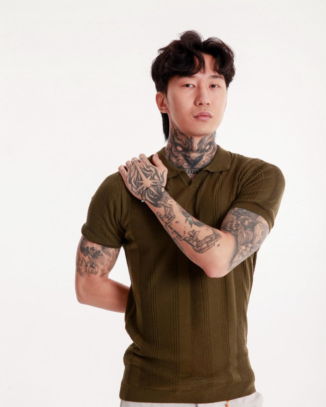 Erkek Haki Polo Yaka Triko Tişört – Kısa Kollu, Modern Slim Fit, Yazlık Örgü Dokulu Model