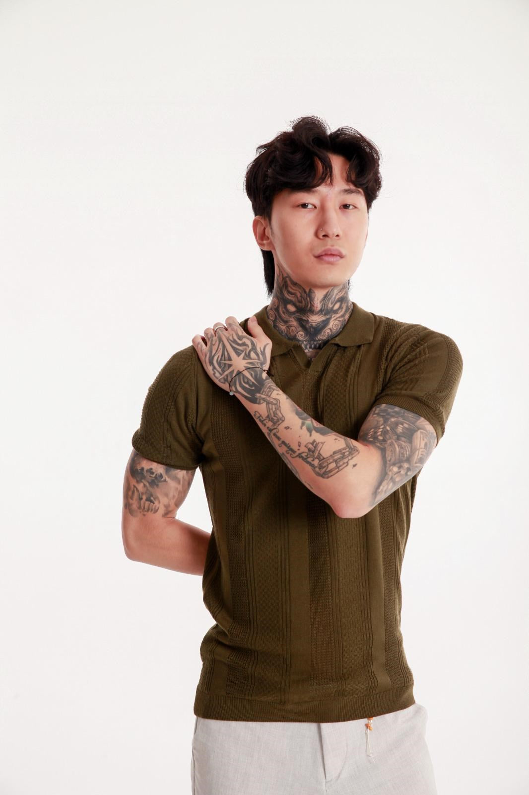 Erkek Haki Polo Yaka Triko Tişört – Kısa Kollu, Modern Slim Fit, Yazlık Örgü Dokulu Model