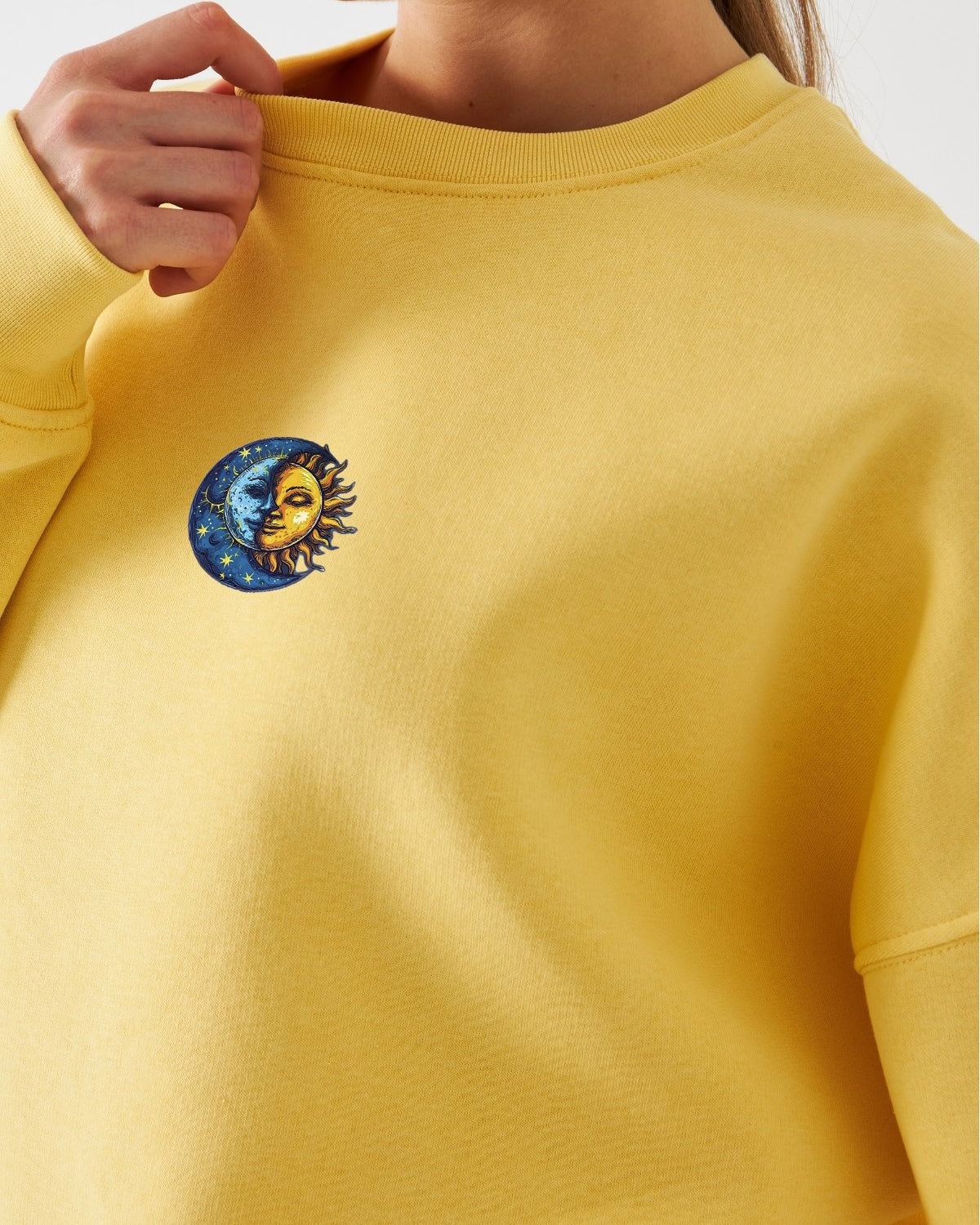 Kadın Oversize Sweatshirt Sun & Moon Baskılı Sarı – Bisiklet Yaka, 3 İplik Şardonlu Polar