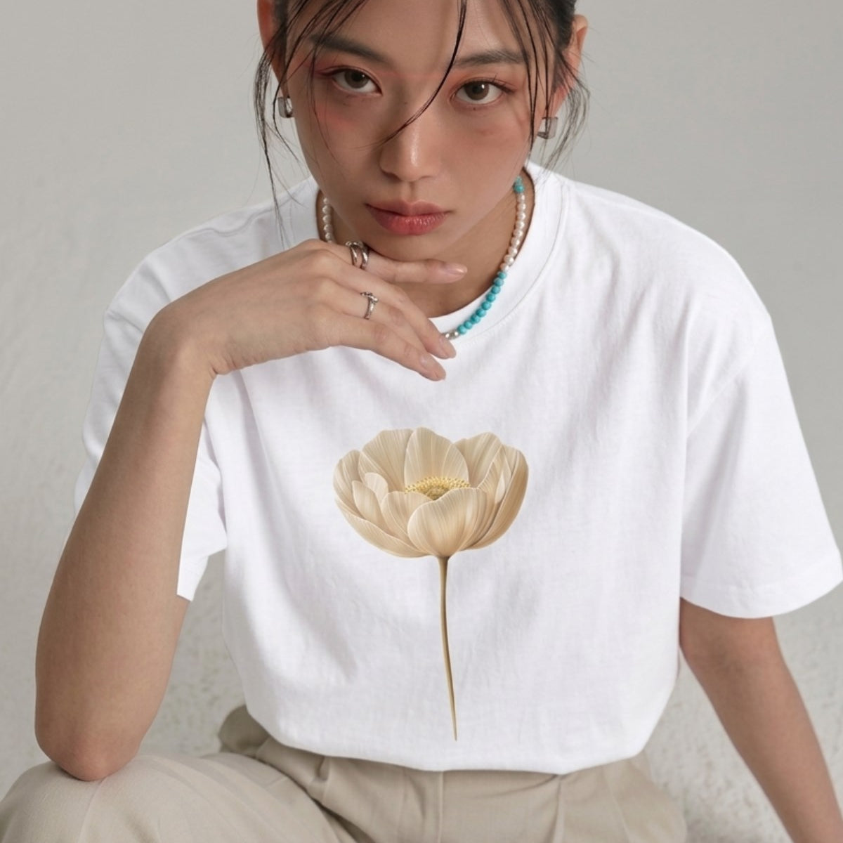 Kadın Oversize Tişört Pure Bloom Baskılı Beyaz – Bisiklet Yaka, Rahat Kalıp, %100 Pamuk