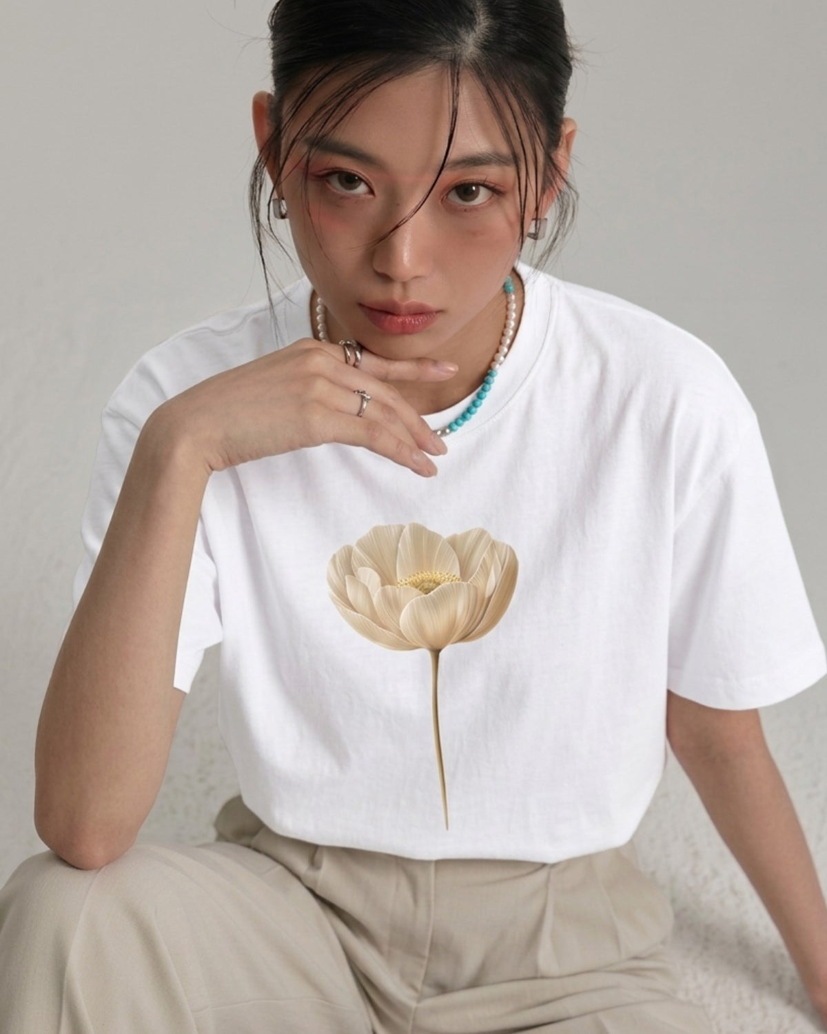 Kadın Oversize Tişört Pure Bloom Baskılı Beyaz – Bisiklet Yaka, Rahat Kalıp, %100 Pamuk