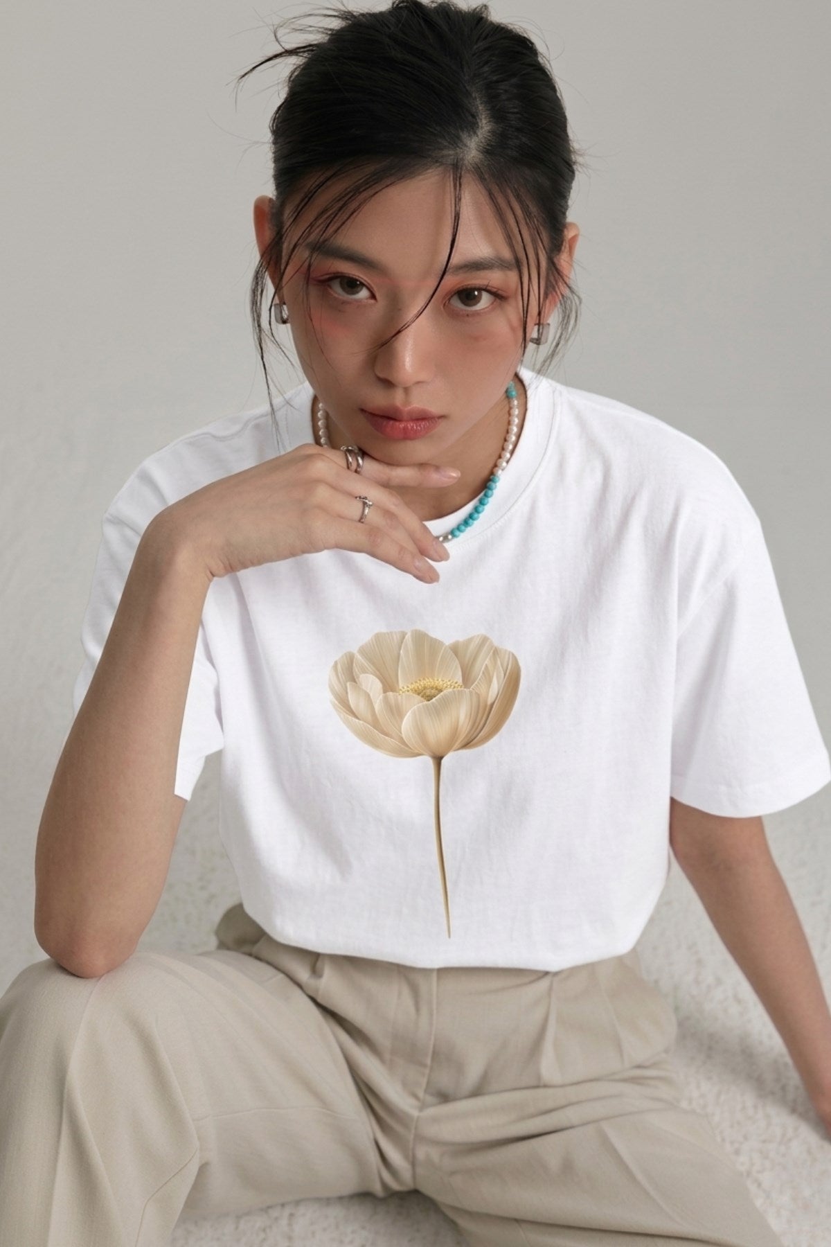 Kadın Oversize Tişört Pure Bloom Baskılı Beyaz – Bisiklet Yaka, Rahat Kalıp, %100 Pamuk