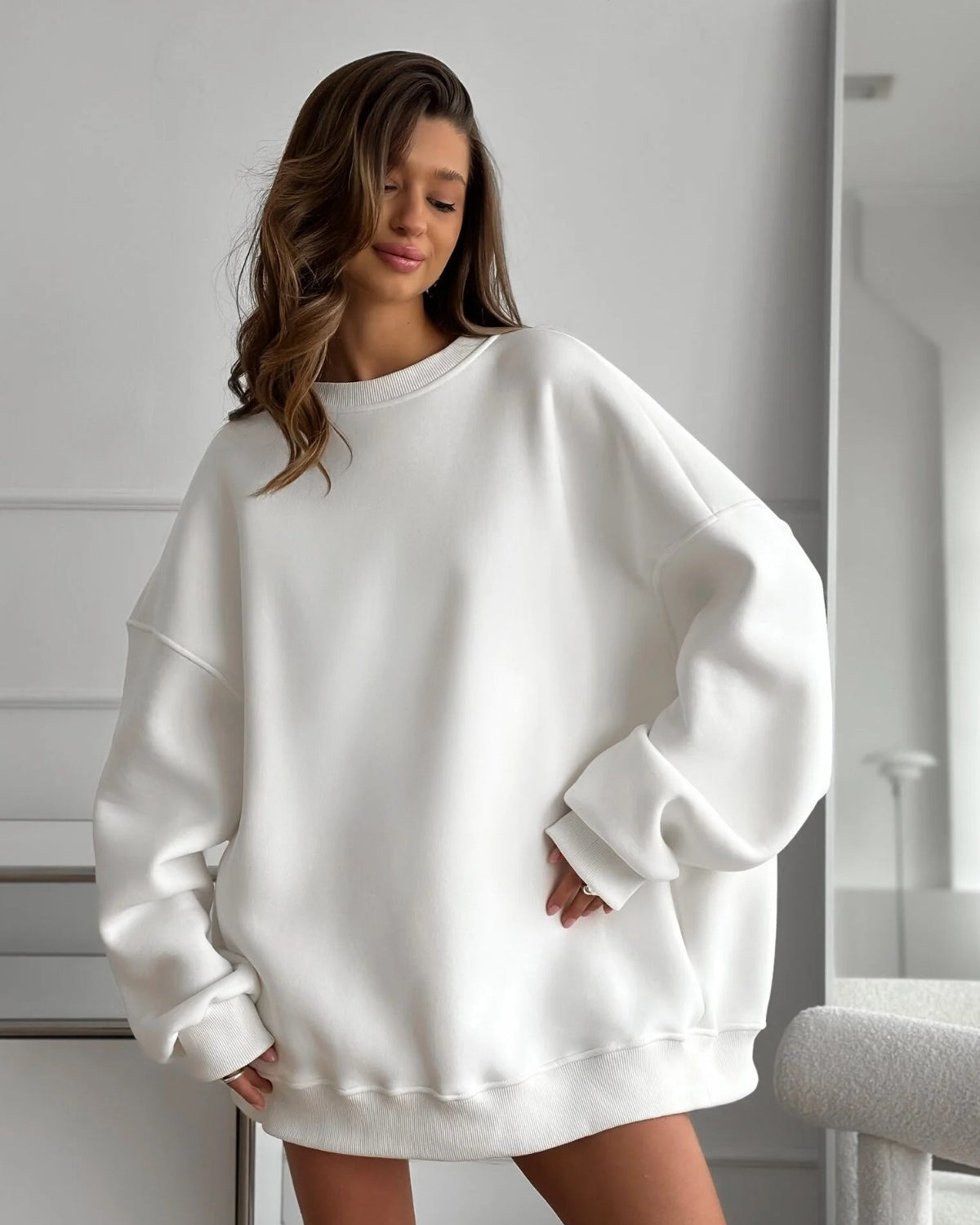 Kadın Oversize Sweatshirt Elbise Basic Beyaz – Bisiklet Yaka, 3 İplik Şardonlu Polar