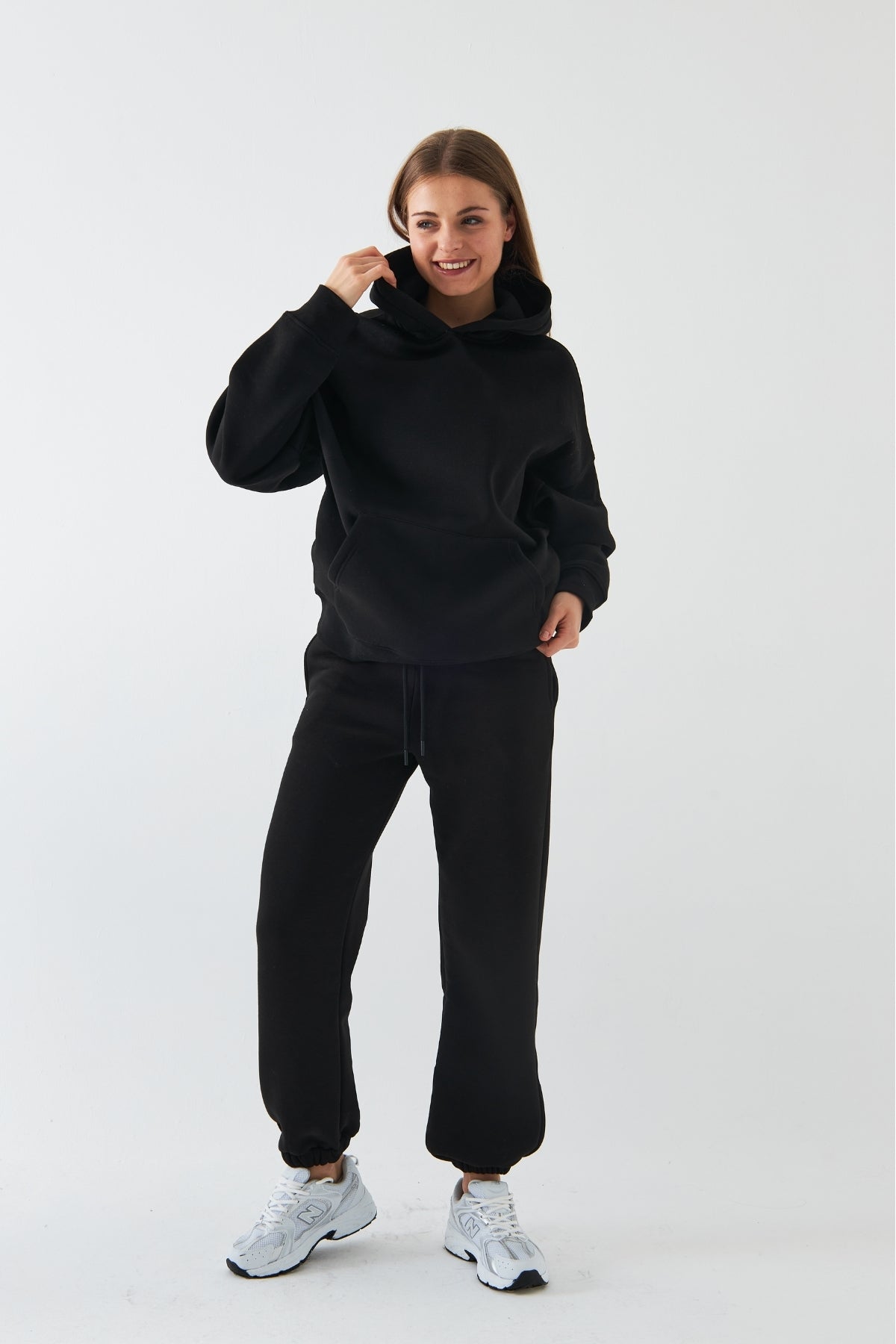 Oversize Unisex Eşofman Takımı Siyah – Basic, 3 İplik Şardonlu Polar; Kapüşonlu Üst, Lastikli Alt