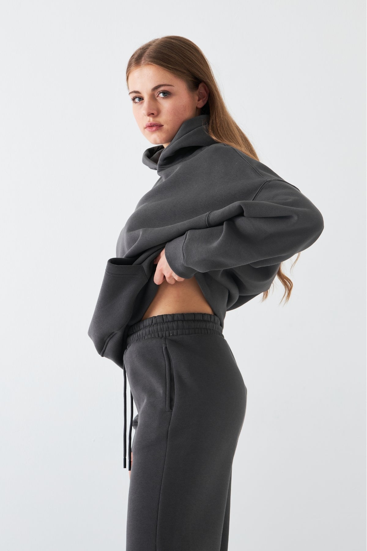 Oversize Unisex Eşofman Takımı Füme – Basic, 3 İplik Şardonlu Polar; Kapüşonlu Üst, Lastikli Alt