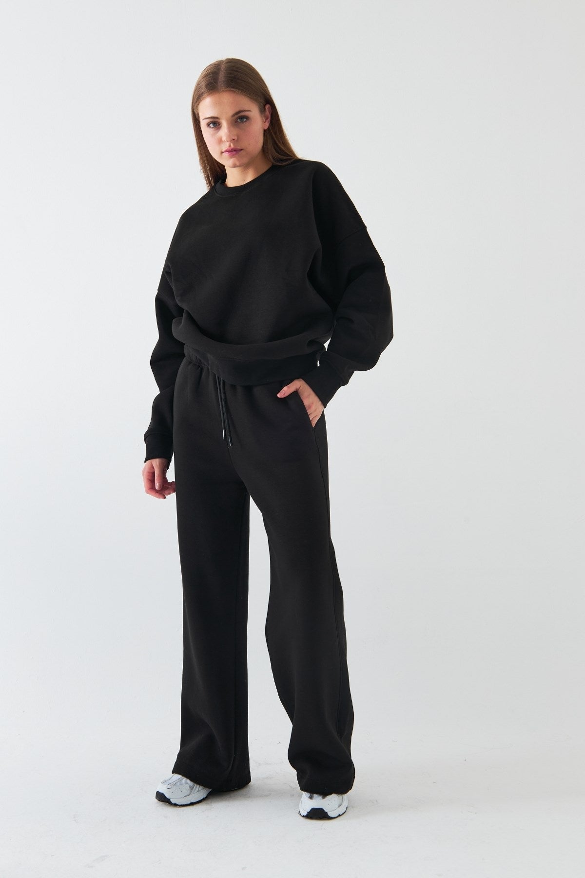 Unisex Oversize Eşofman Takımı Basic Siyah – Bisiklet Yaka, Boru Paça, 3 İplik Şardonlu Polar