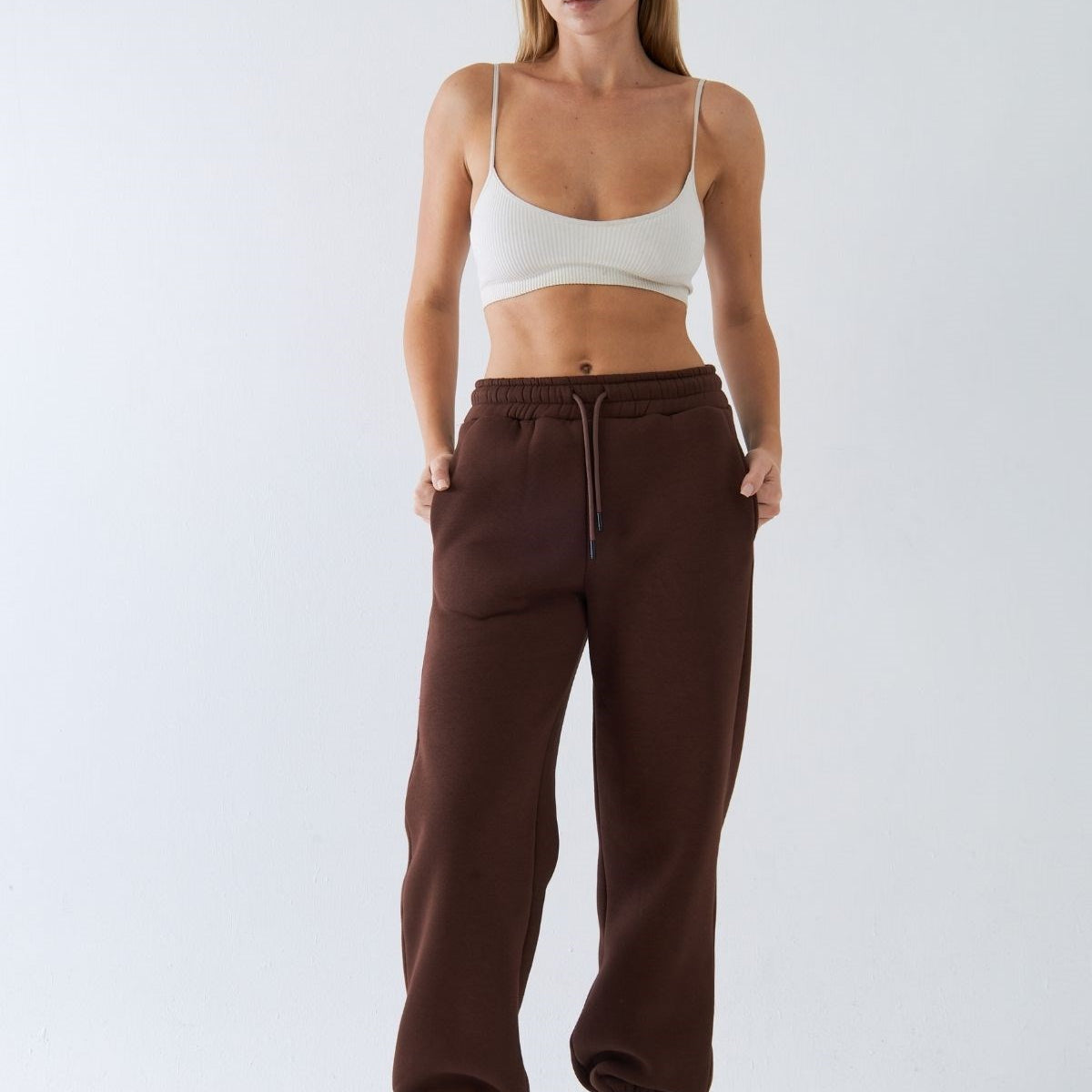 Oversize Unisex Eşofman Altı Kahverengi – 3 İplik Şardonlu, Paça-Bel Lastikli, Cepli, Rahat Kesim