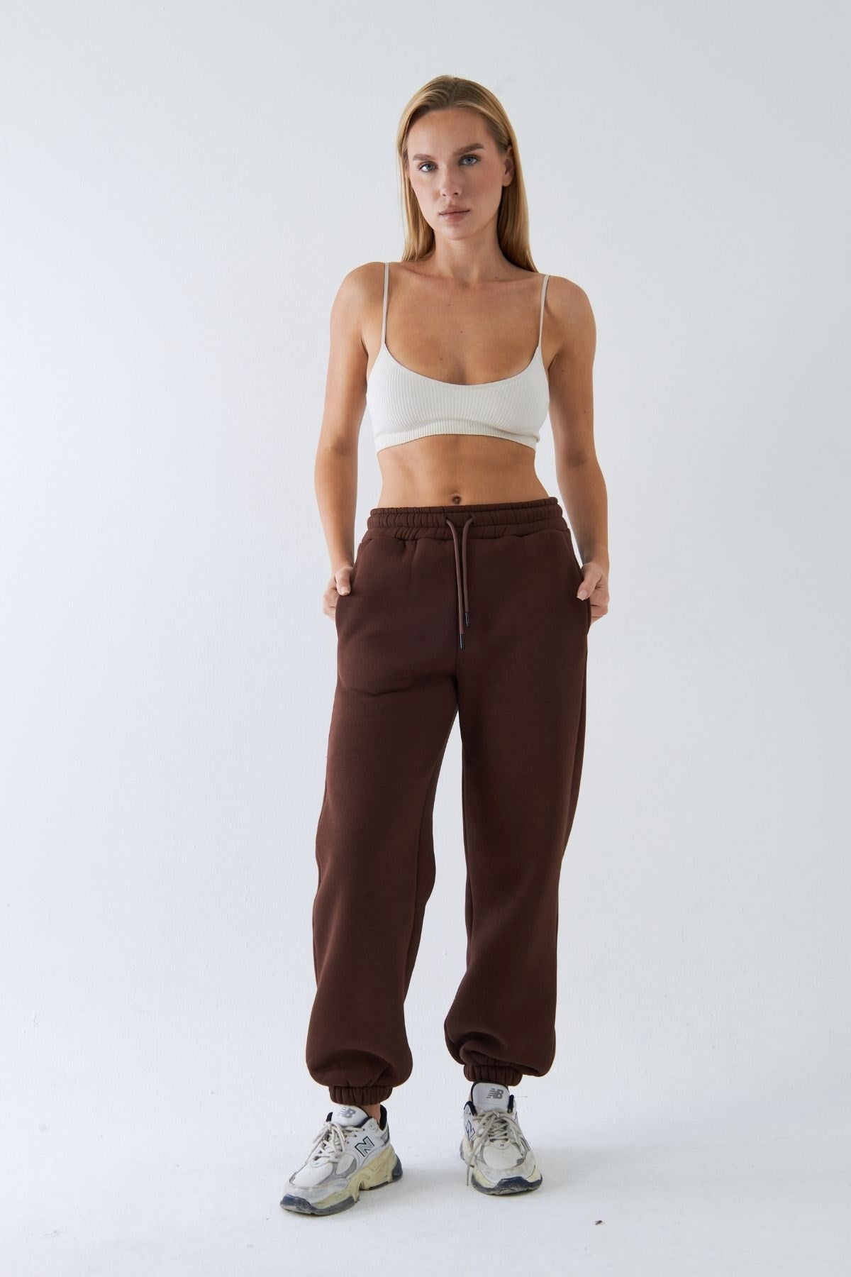 Oversize Unisex Eşofman Altı Kahverengi – 3 İplik Şardonlu, Paça-Bel Lastikli, Cepli, Rahat Kesim