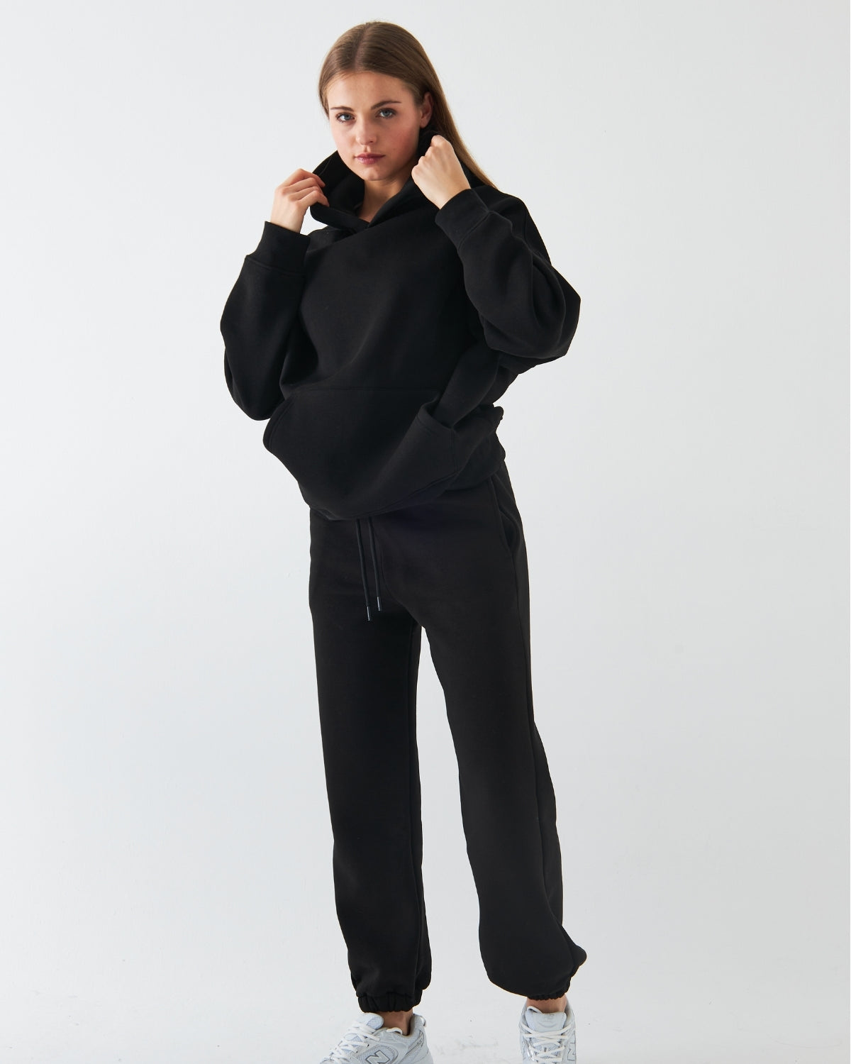 Oversize Unisex Eşofman Takımı Siyah – Basic, 3 İplik Şardonlu Polar; Kapüşonlu Üst, Lastikli Alt