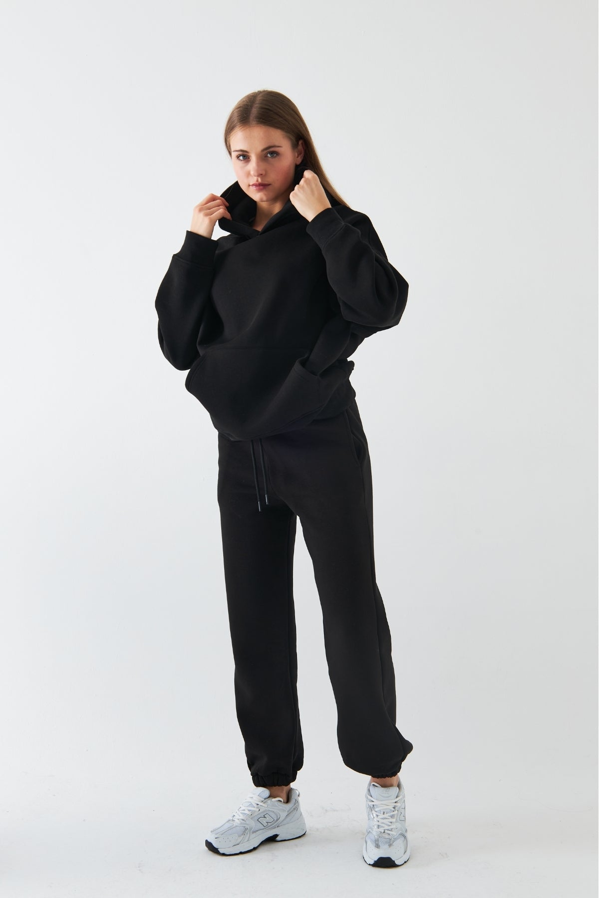 Oversize Unisex Eşofman Takımı Siyah – Basic, 3 İplik Şardonlu Polar; Kapüşonlu Üst, Lastikli Alt