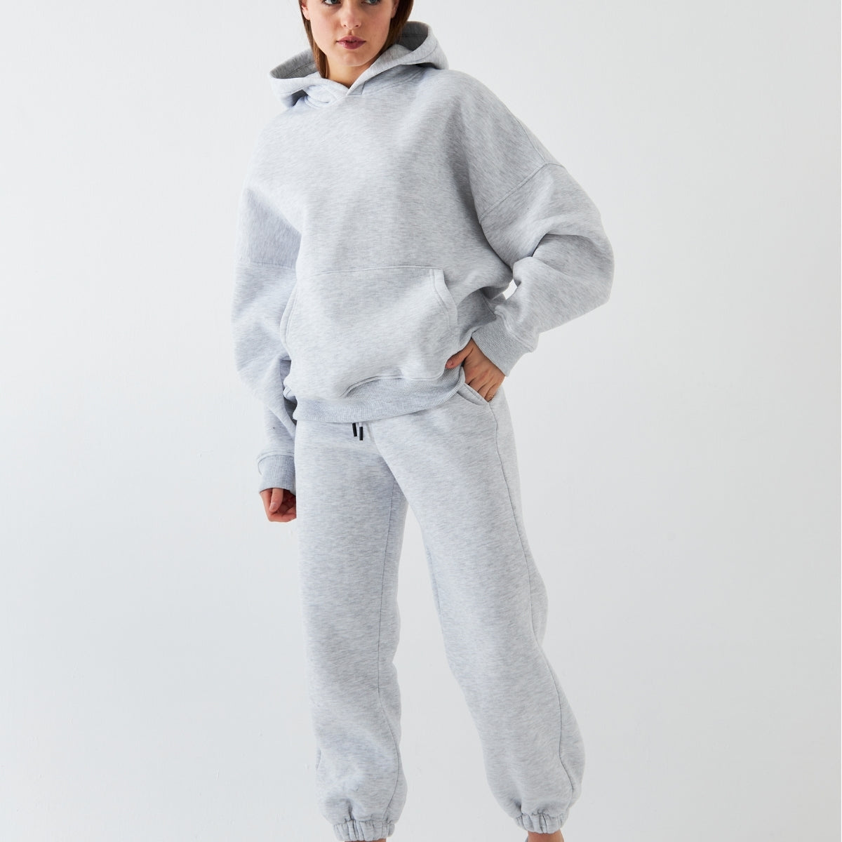 Oversize Unisex Eşofman Takımı Gri – Basic, 3 İplik Şardonlu Polar; Kapüşonlu Üst, Lastikli Alt