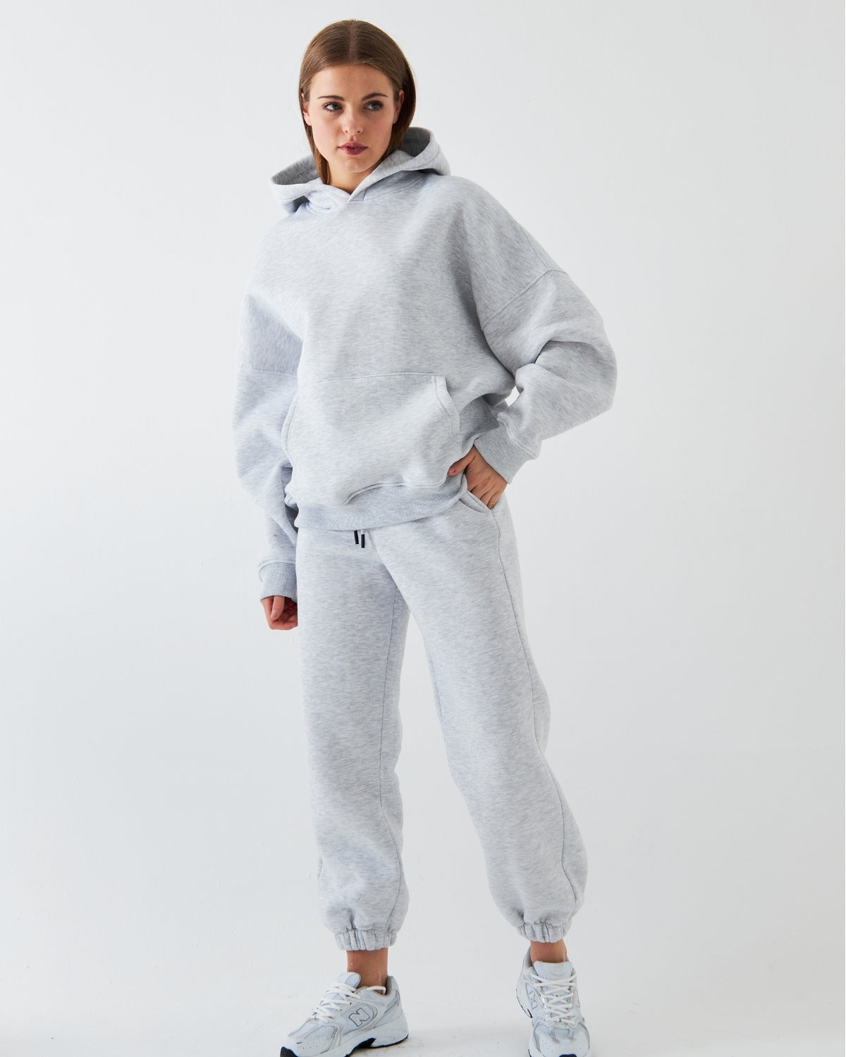 Oversize Unisex Eşofman Takımı Gri – Basic, 3 İplik Şardonlu Polar; Kapüşonlu Üst, Lastikli Alt