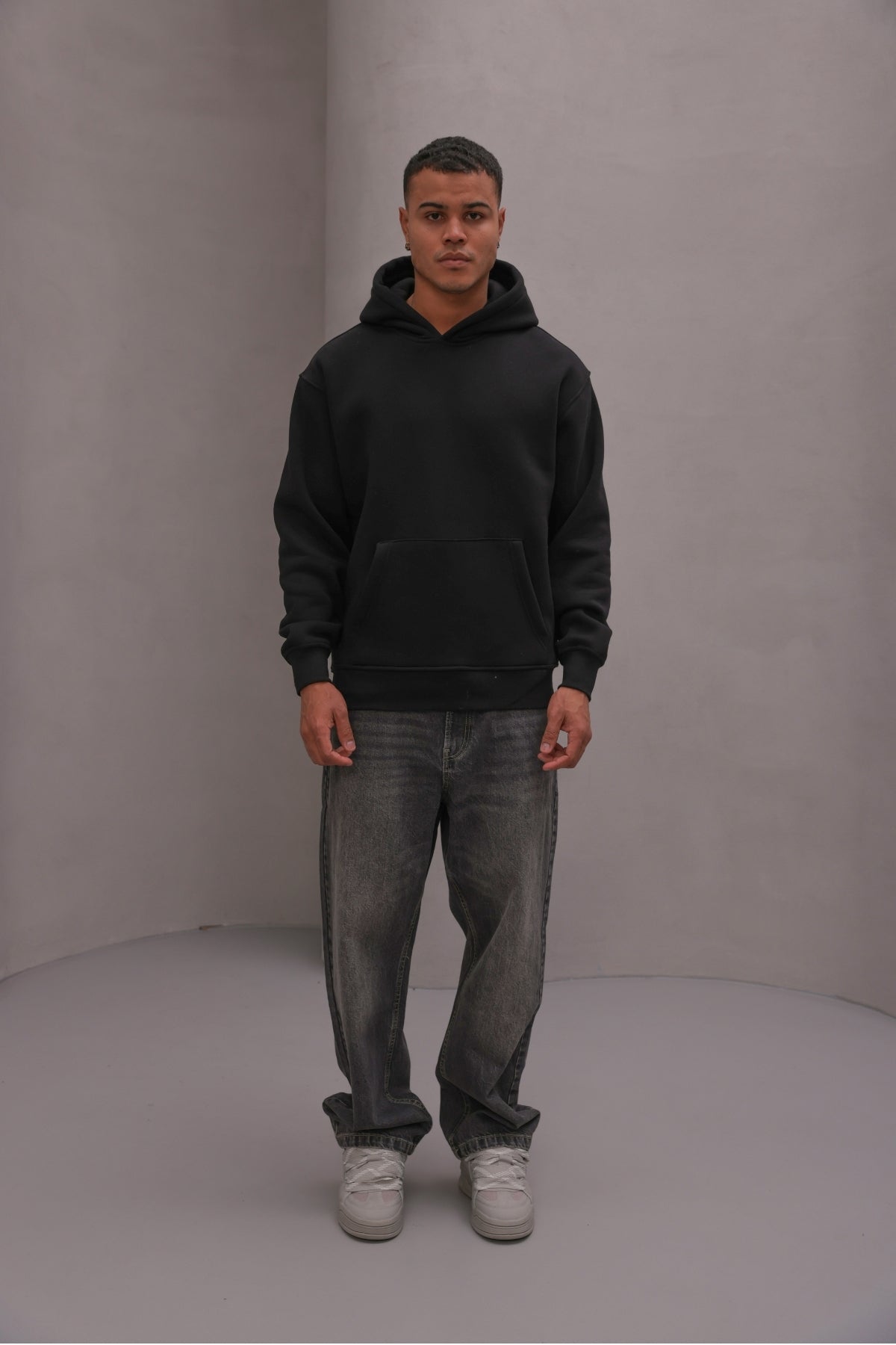 Erkek Oversize Sweatshirt Hoodie Basic Siyah – Kapüşonlu, 3 İplik Polar, Kanguru Cepli