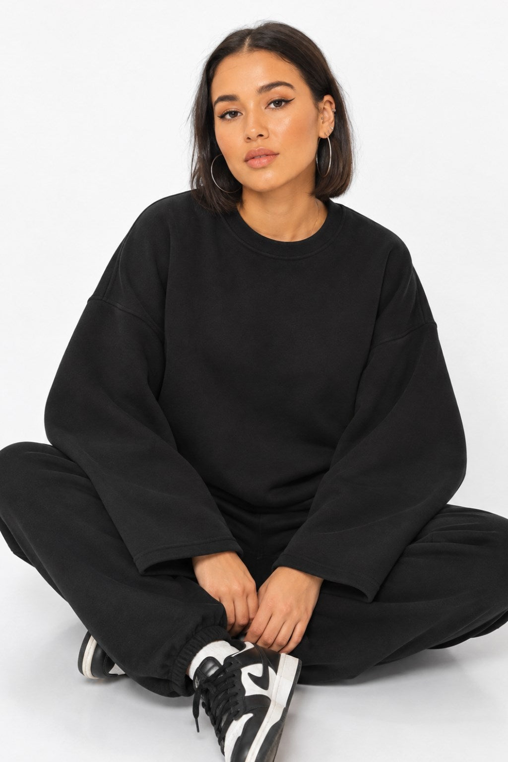Kadın Relaxed Fit Sweatshirt Cry First Baskılı Siyah – Bisiklet Yaka, 3 İplik Şardonsuz, Düşük Omuz