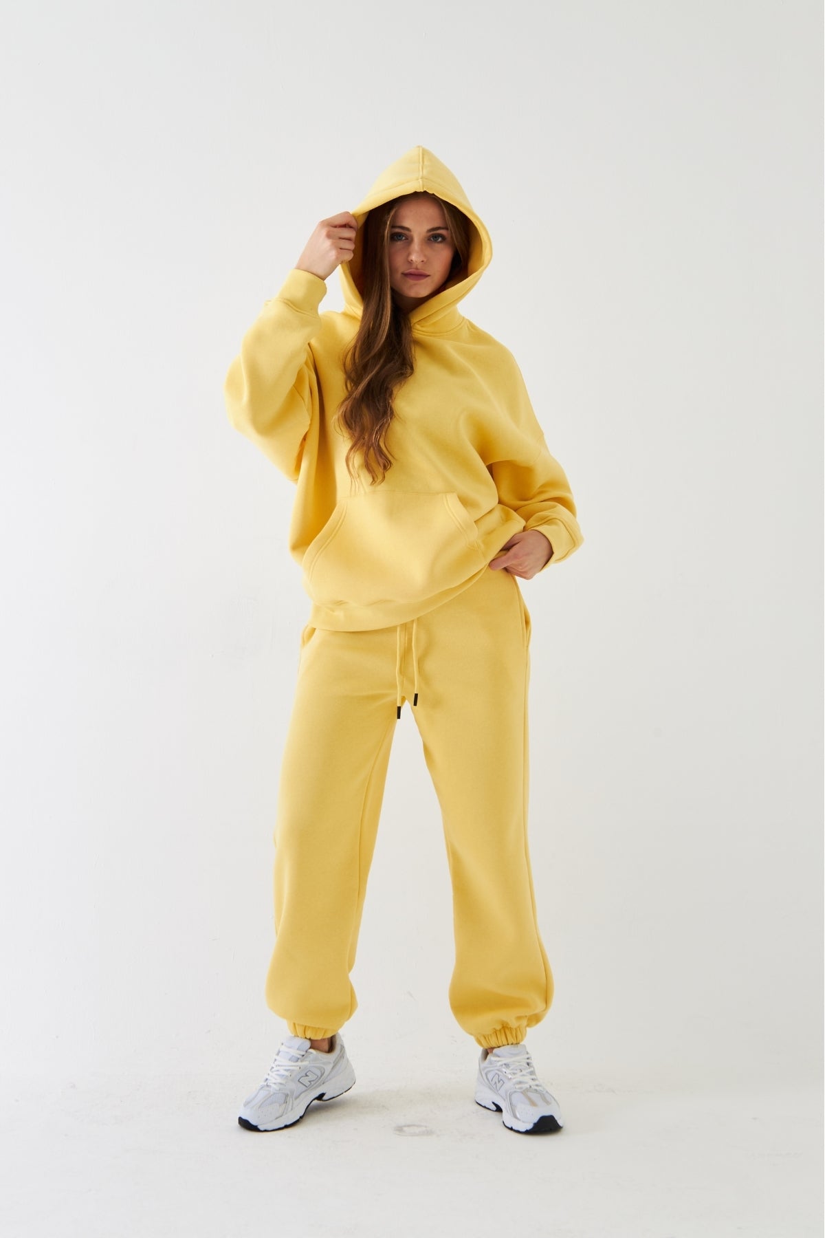 Oversize Unisex Eşofman Takımı Sarı – Basic, 3 İplik Şardonlu Polar; Kapüşonlu Üst, Lastikli Alt