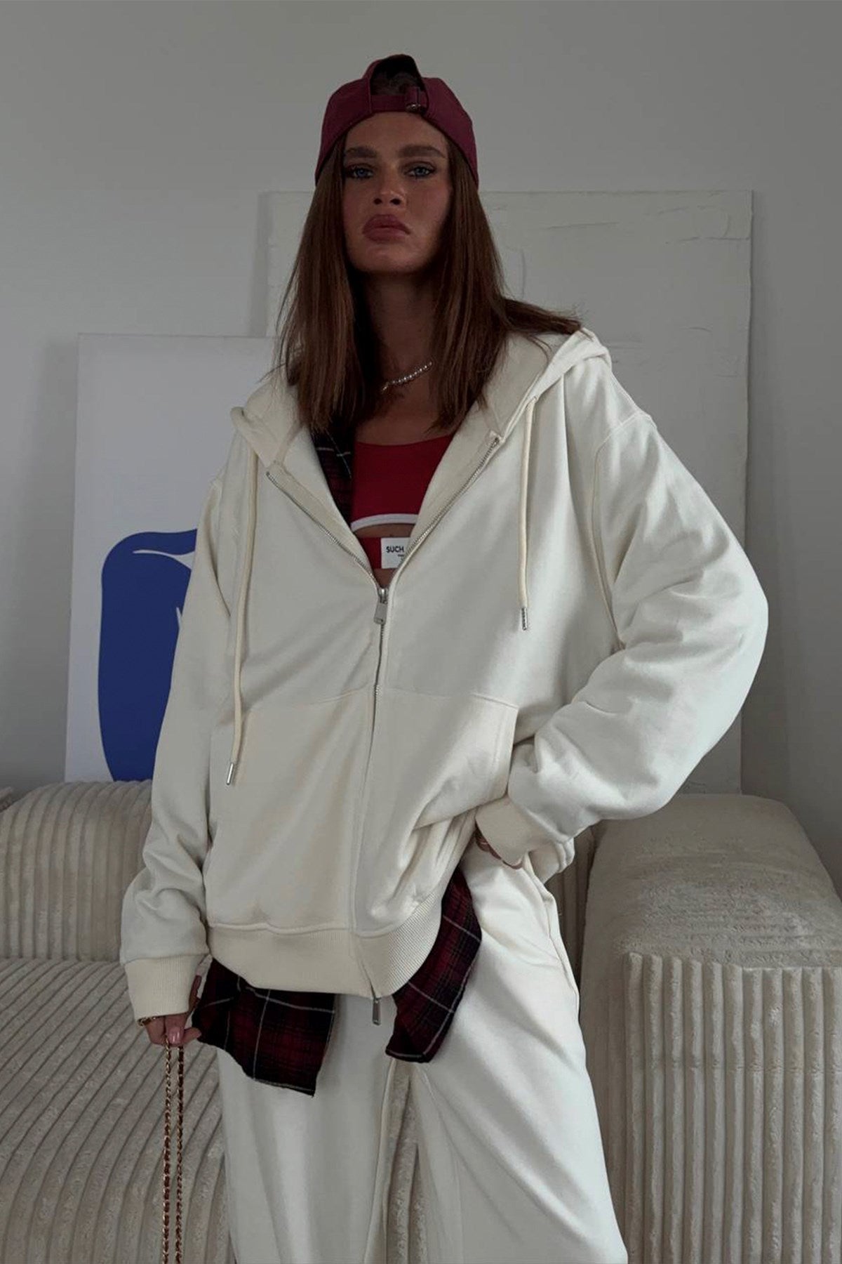 Kadın Oversize Eşofman Takımı Beyaz – Kapüşonlu Fermuarlı, Şerit Detaylı, Bağcıklı Bel, Bol paça